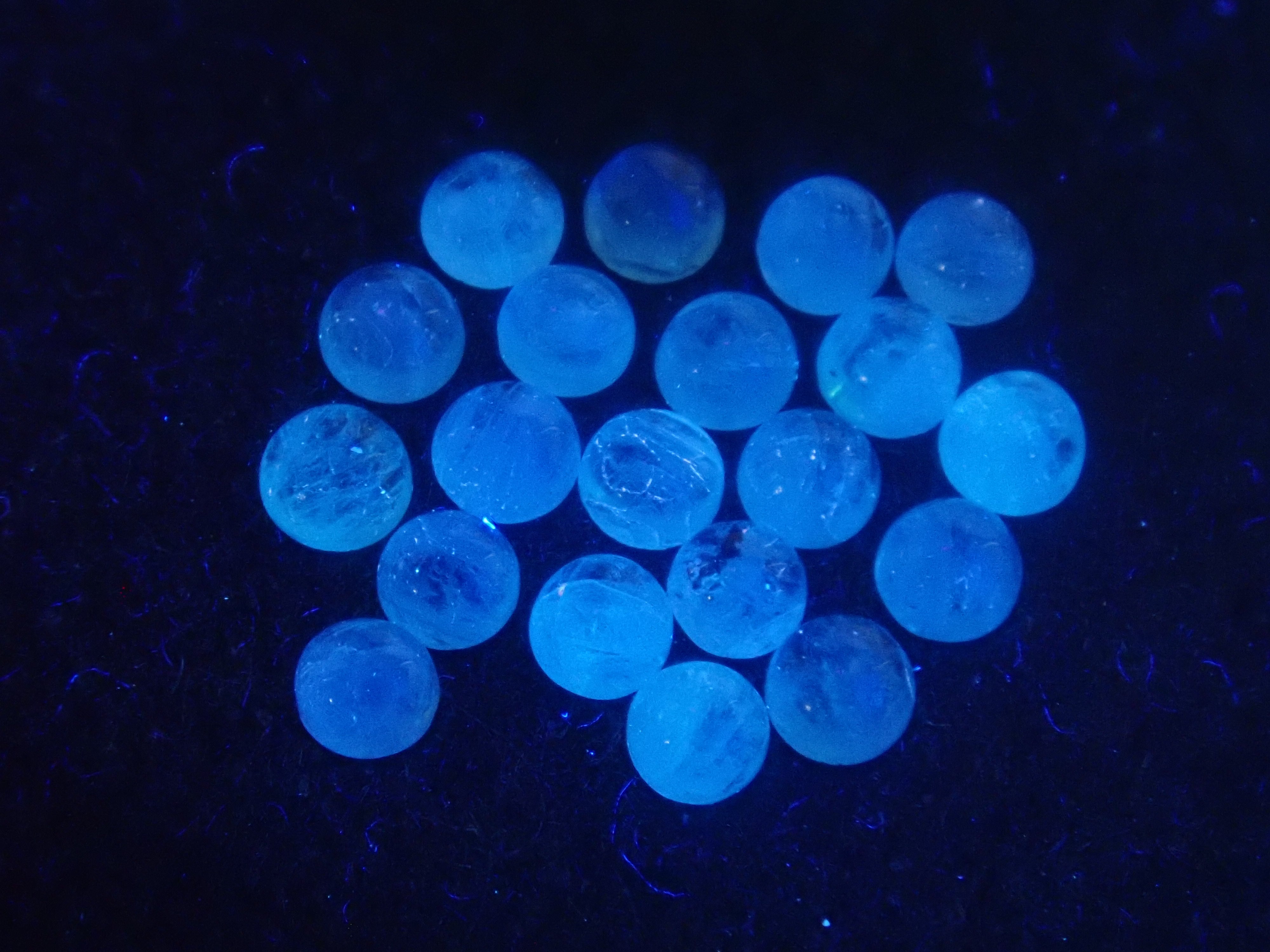 【12/31 22時販売】《限定20石》ブラジル産パライバトルマリン(カボションカット約2.2mm)《複数購入割引有》