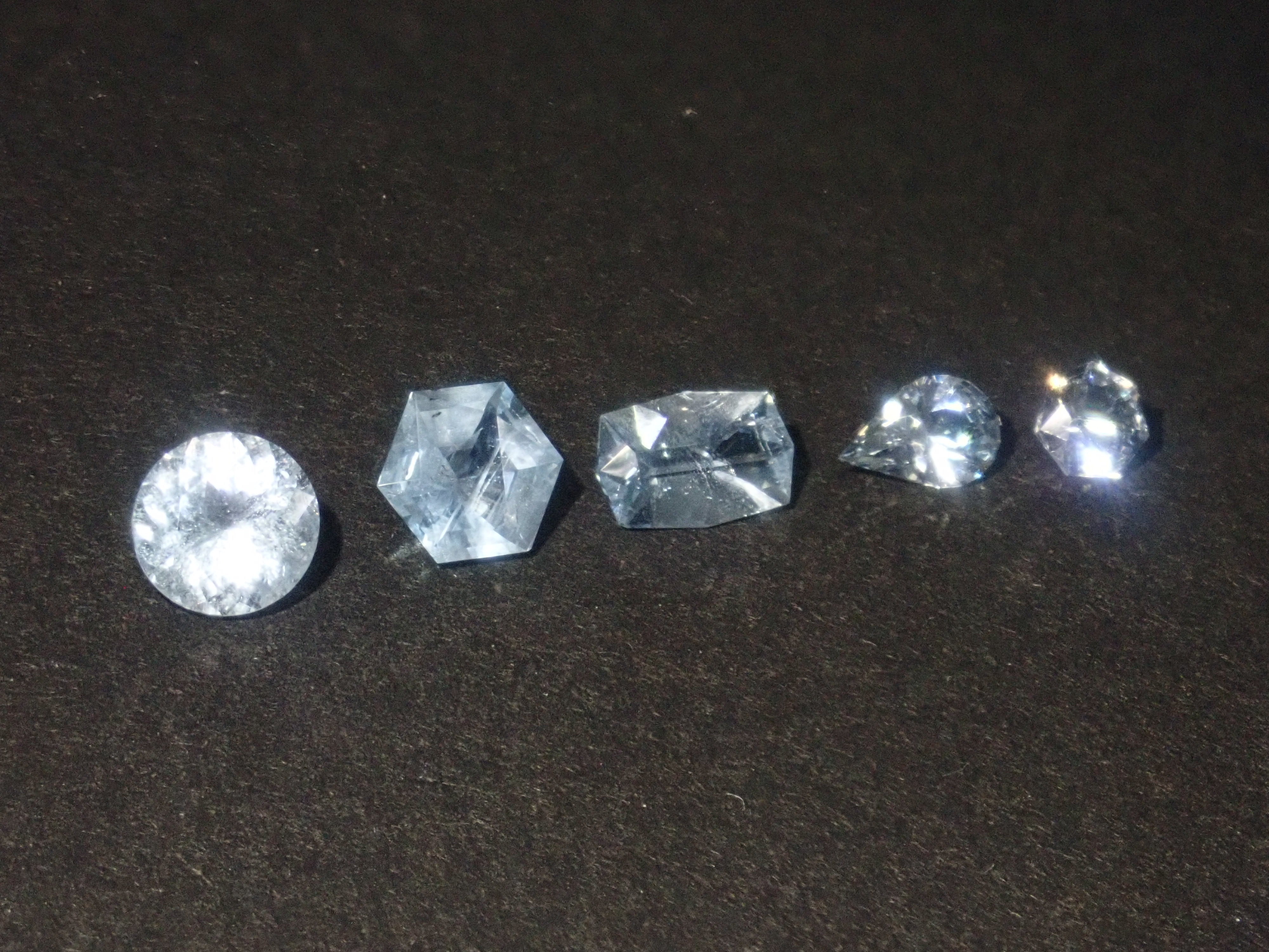 【12/31 22時販売】《限定15石》ブルー石ガチャ(ブラジル産パライバトルマリン0.157ct・ドイツ産アウイナイト3.5mm・トップクオリティのベニトアイト・パライバトルマリンインクォーツ4.5mm・カスタムカットのアクアマリン)《複数購入割引有》