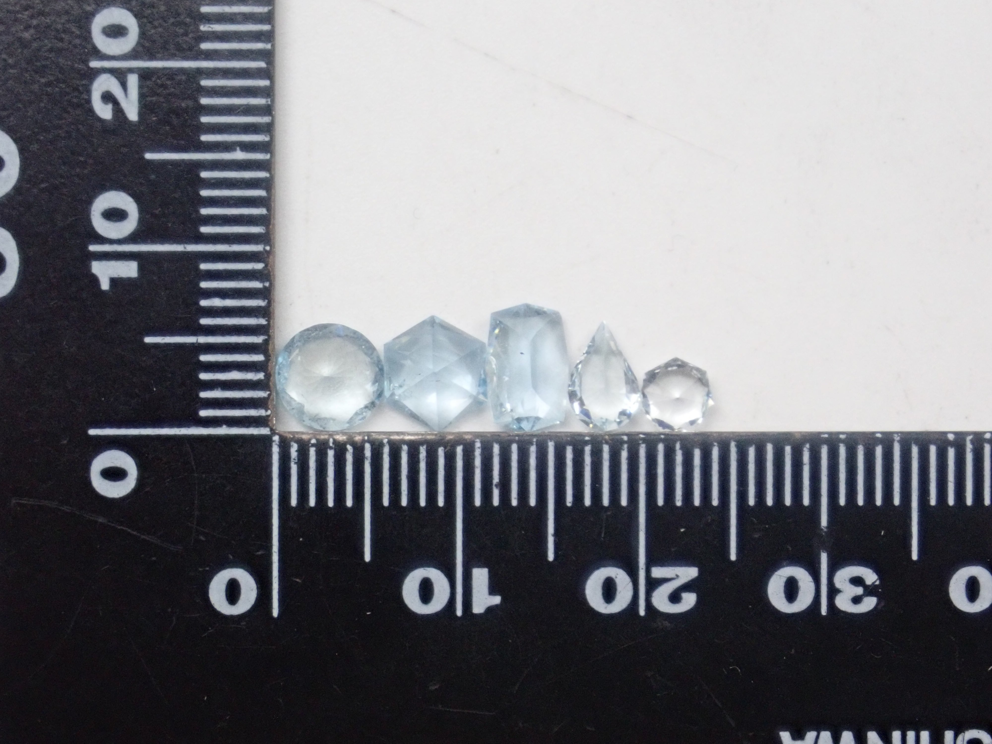 【12/31 22時販売】《限定15石》ブルー石ガチャ(ブラジル産パライバトルマリン0.157ct・ドイツ産アウイナイト3.5mm・トップクオリティのベニトアイト・パライバトルマリンインクォーツ4.5mm・カスタムカットのアクアマリン)《複数購入割引有》