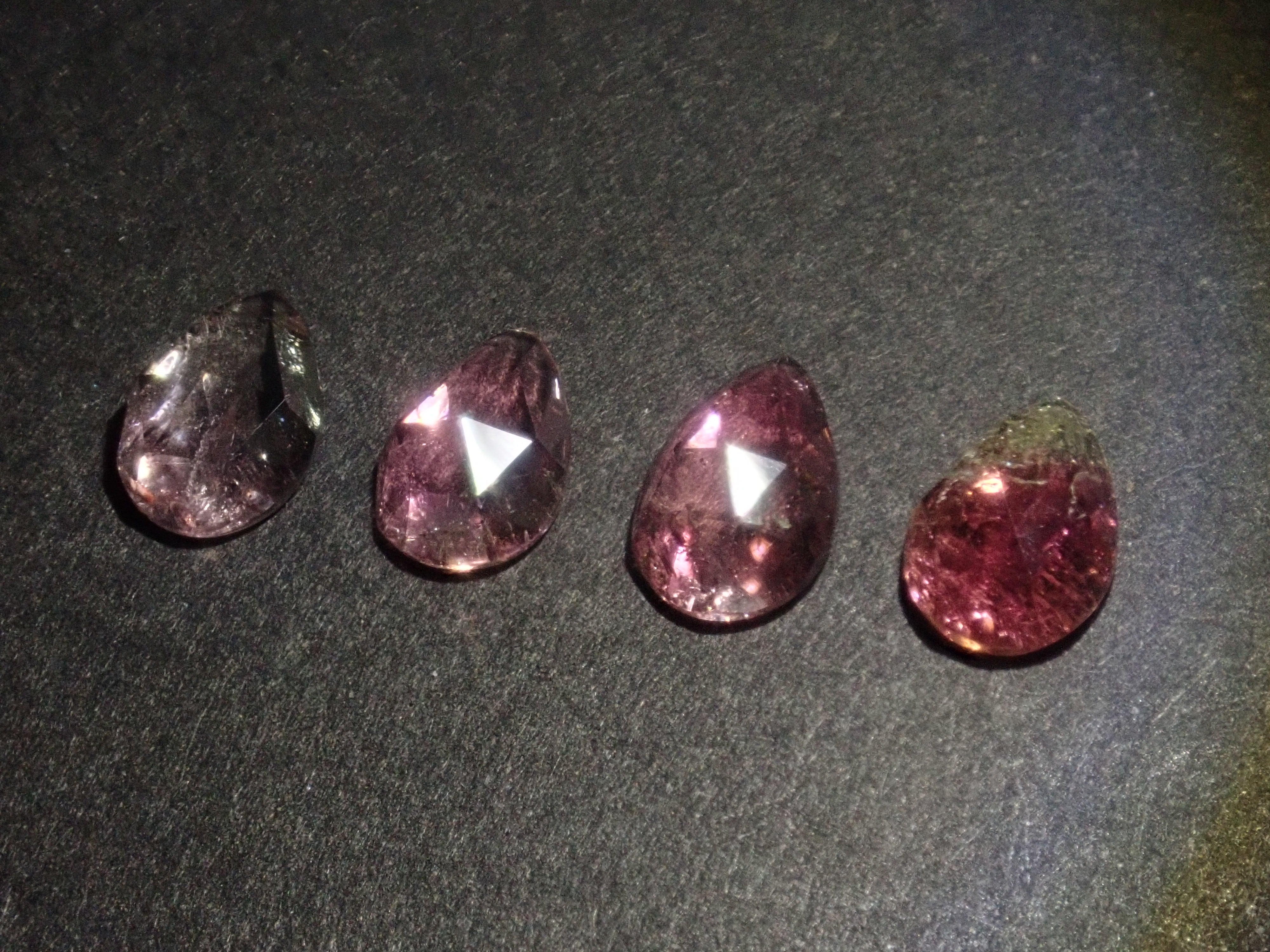 【1/2 22時販売】《限定11石》バイカラーガチャ(ジンバブエ産バイカラーユークレース、バイカラーサファイア、バイカラーゾイサイト含む)《複数購入割引有》