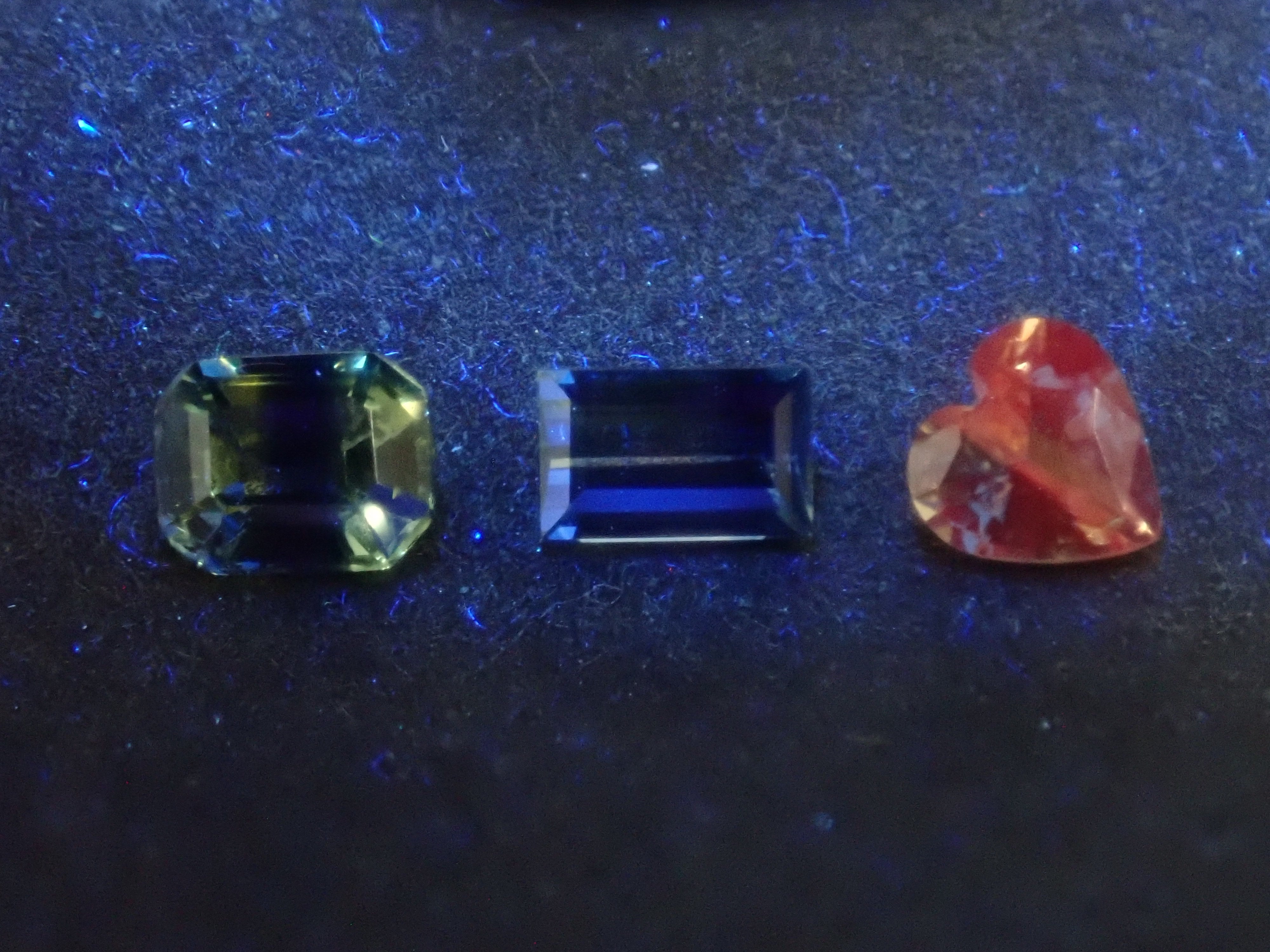 【1/2 22時販売】《限定11石》バイカラーガチャ(ジンバブエ産バイカラーユークレース、バイカラーサファイア、バイカラーゾイサイト含む)《複数購入割引有》