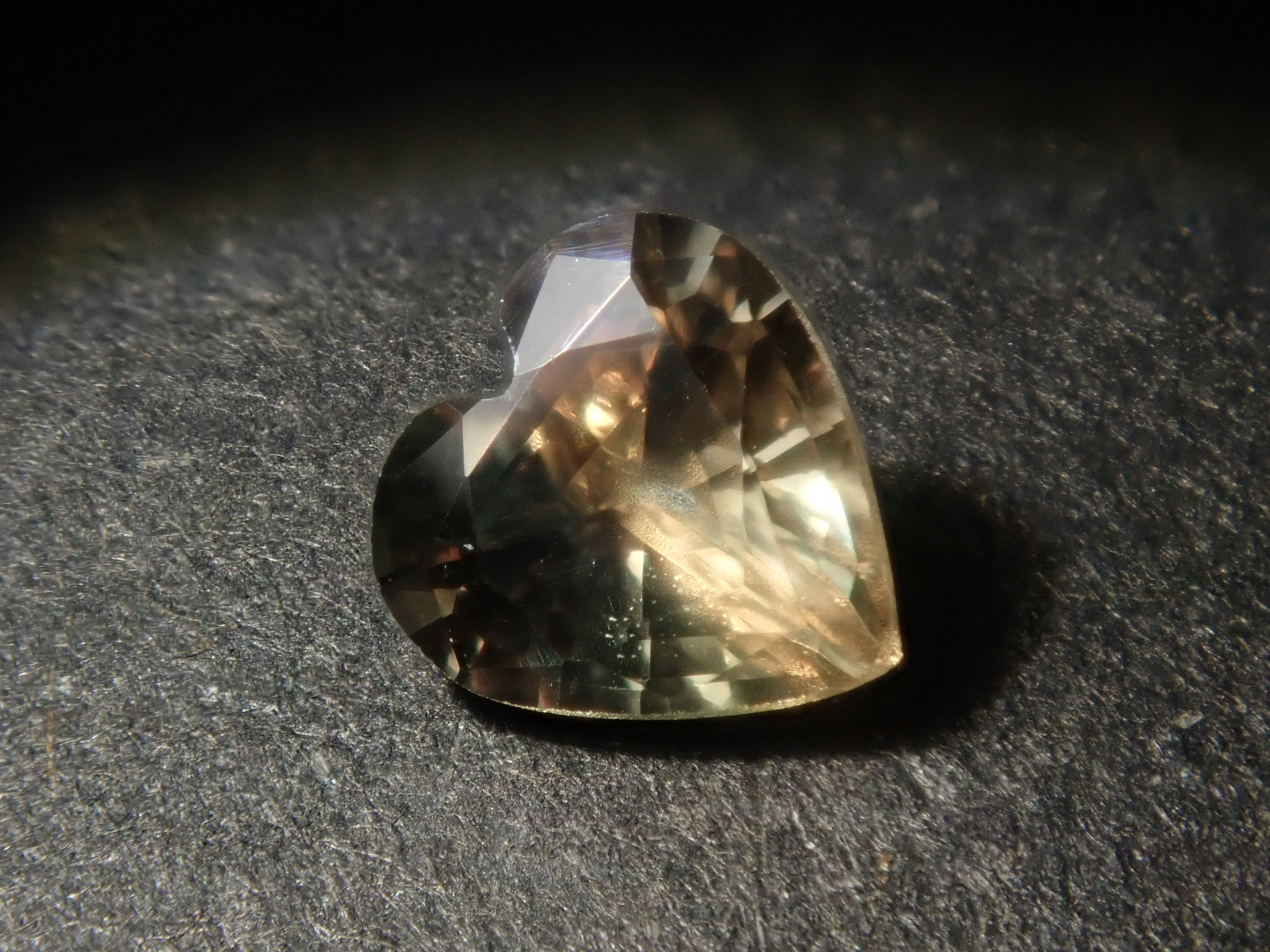 【1/2 22時販売】《限定11石》バイカラーガチャ(ジンバブエ産バイカラーユークレース、バイカラーサファイア、バイカラーゾイサイト含む)《複数購入割引有》