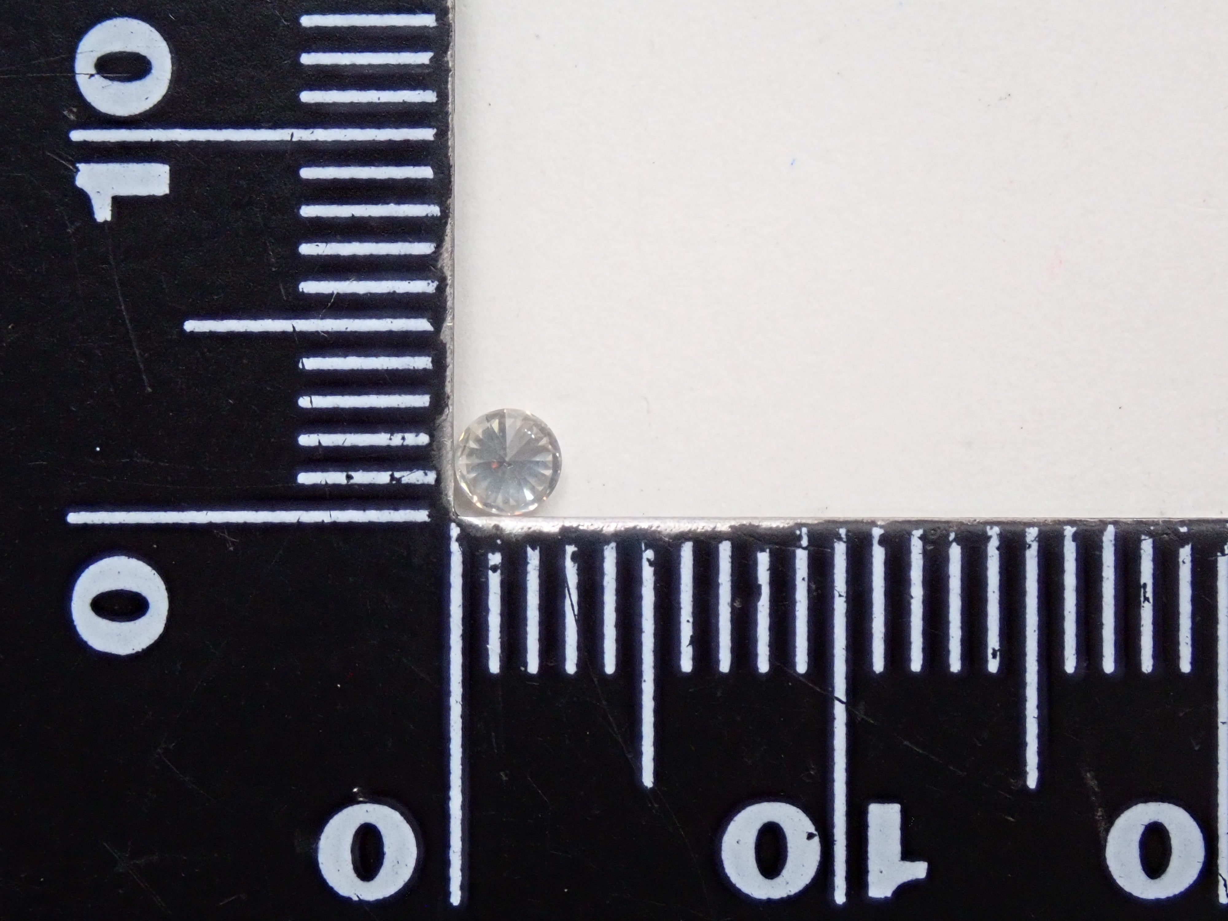 シルキーダイヤモンド 2.7mm/0.086ctルース