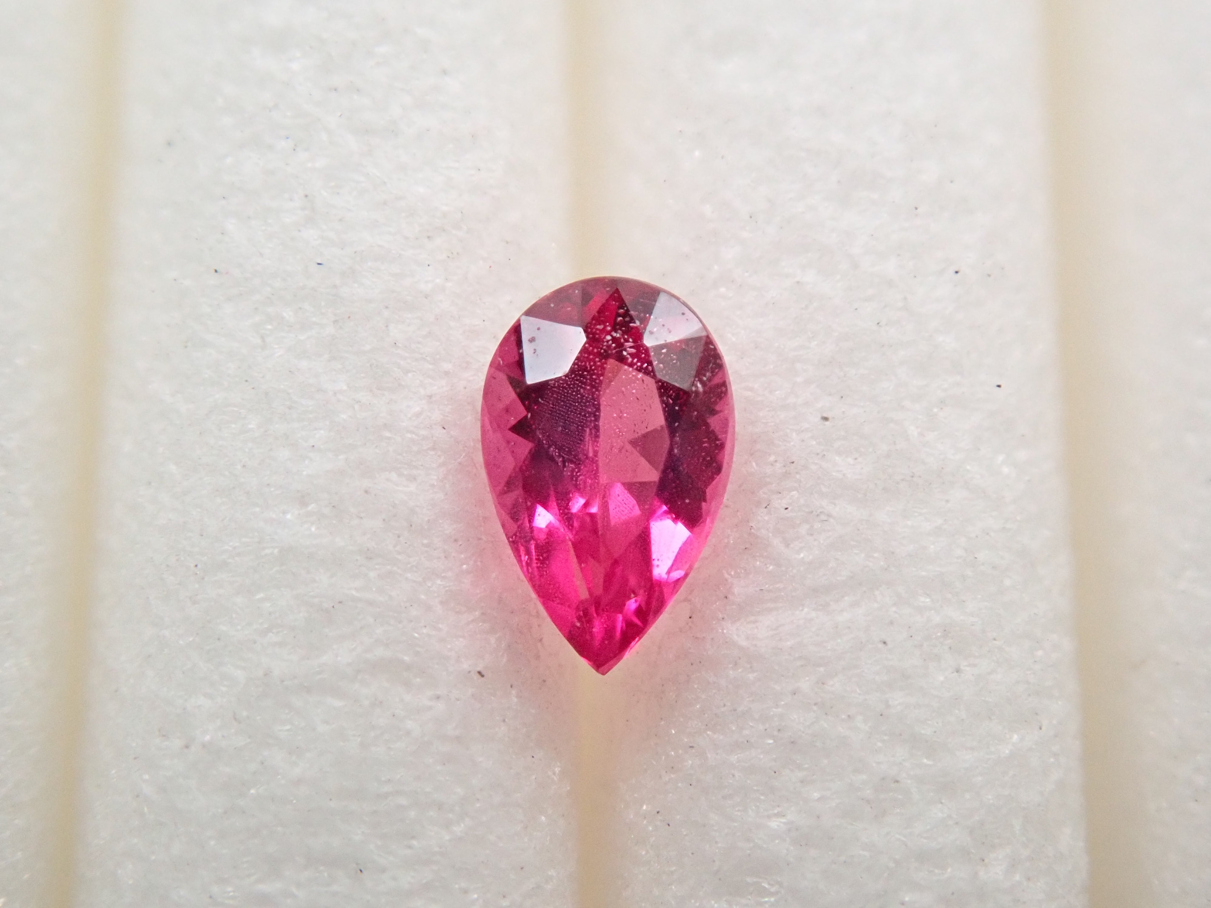 アメリカ産ノンオイルレッドベリル 0.060ctルース GIA