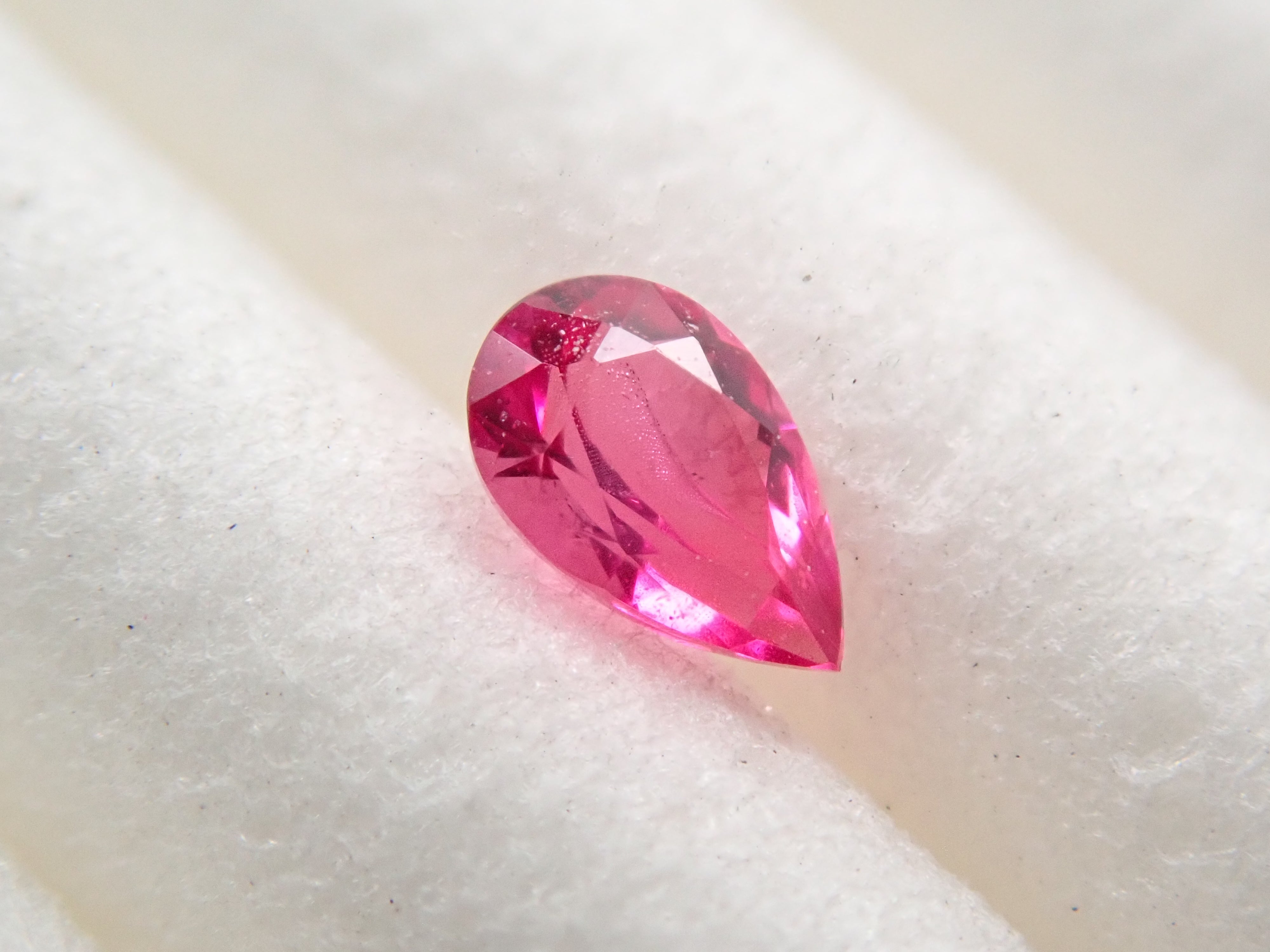 アメリカ産ノンオイルレッドベリル 0.060ctルース GIA