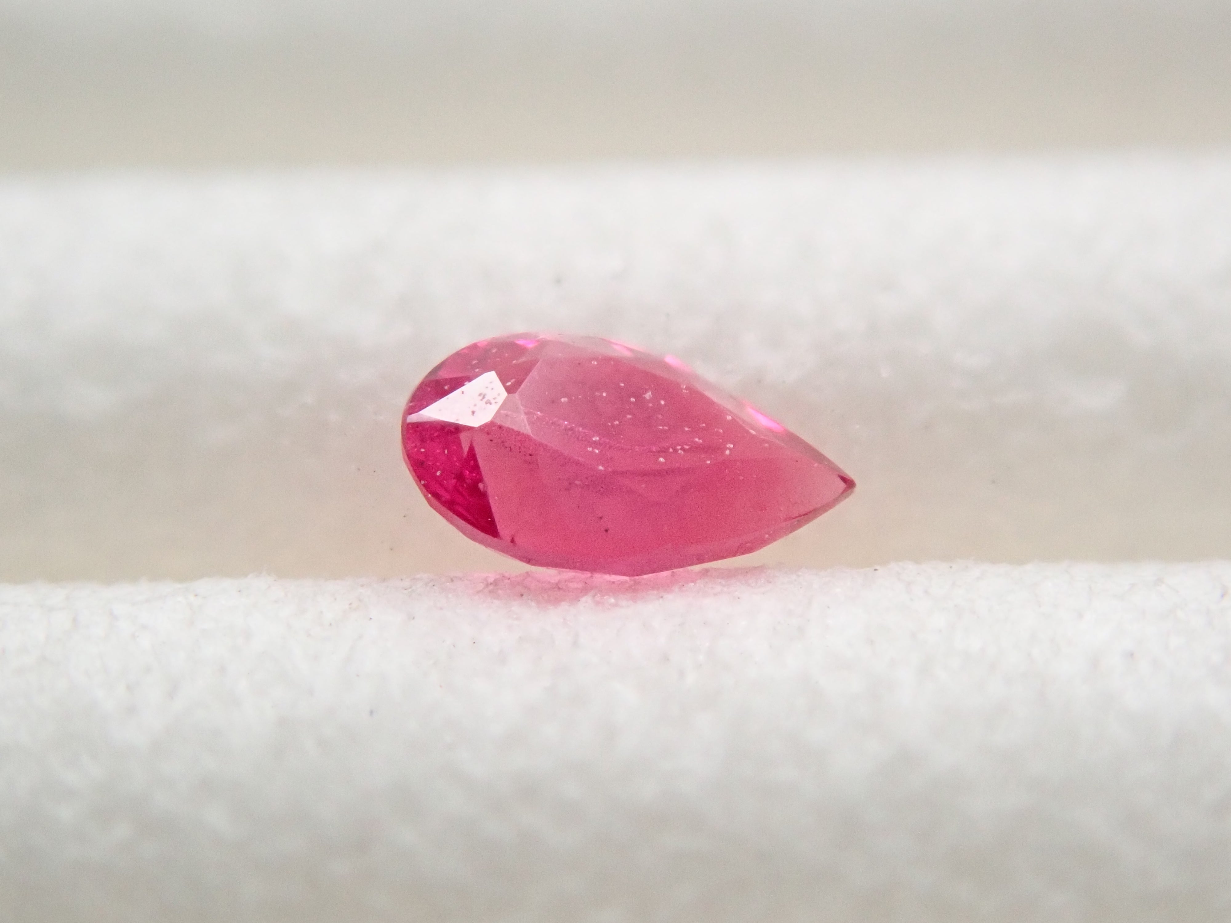 アメリカ産ノンオイルレッドベリル 0.060ctルース GIA