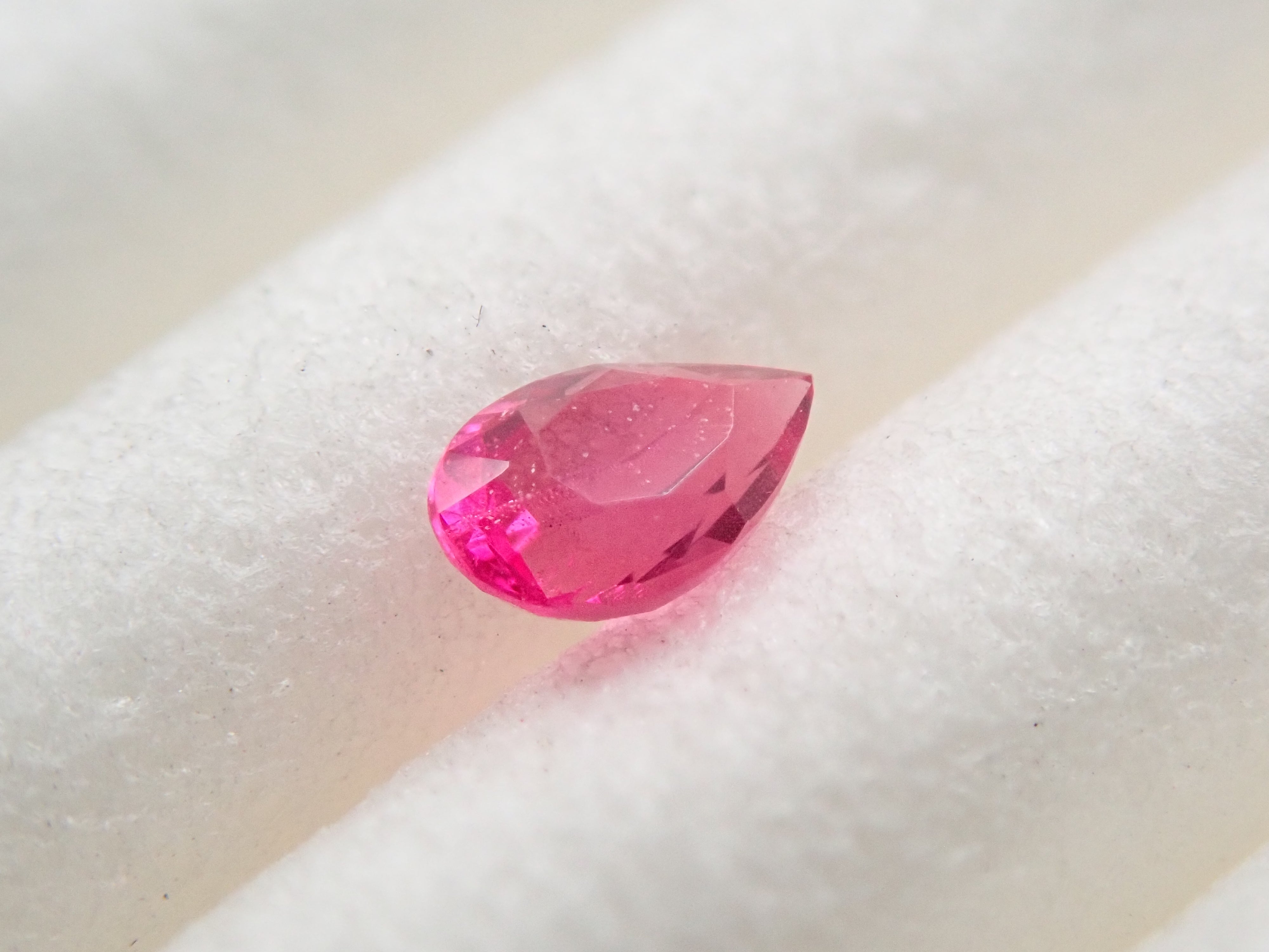 アメリカ産ノンオイルレッドベリル 0.060ctルース GIA