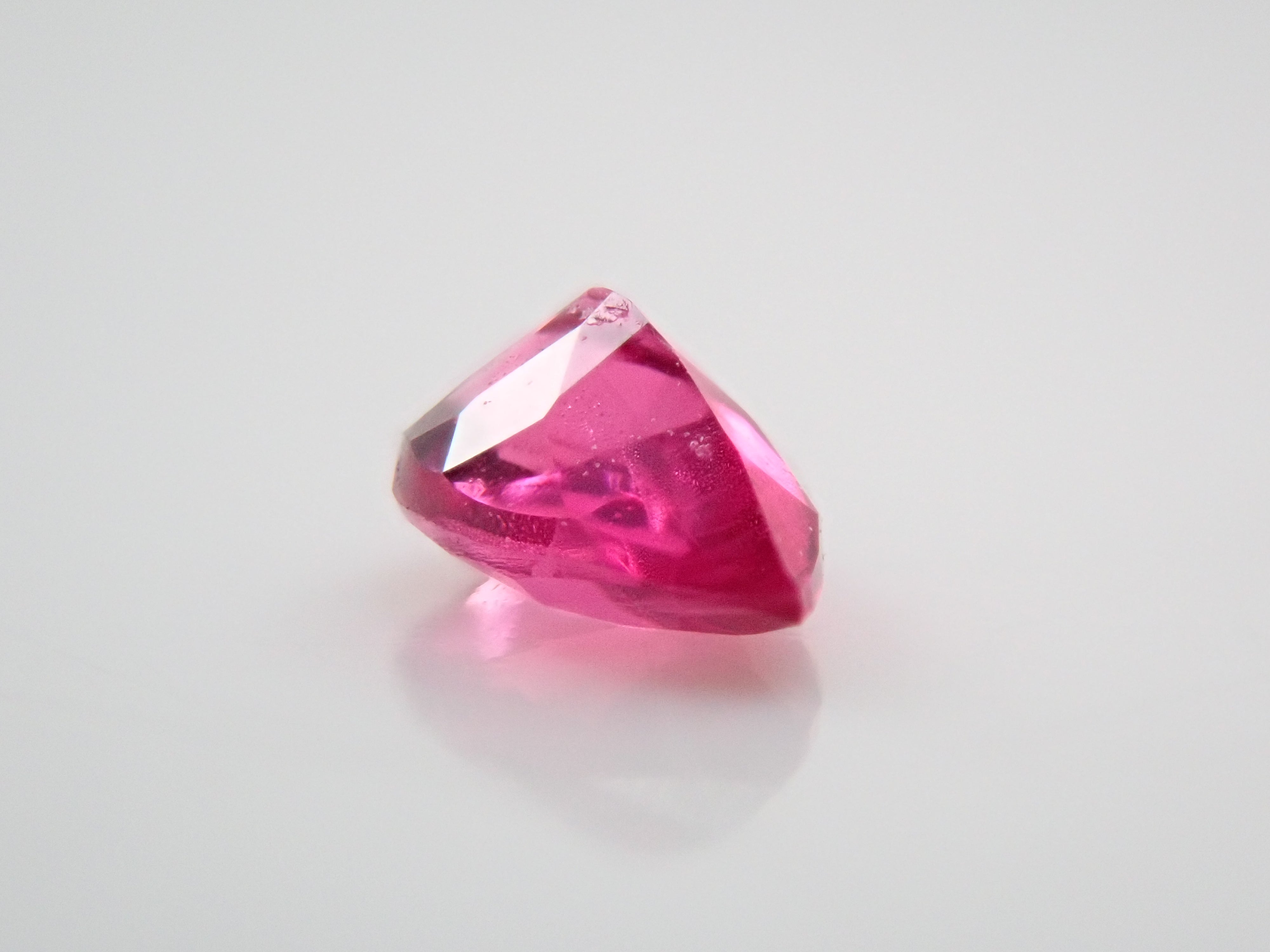 アメリカ産ノンオイルレッドベリル 0.060ctルース GIA