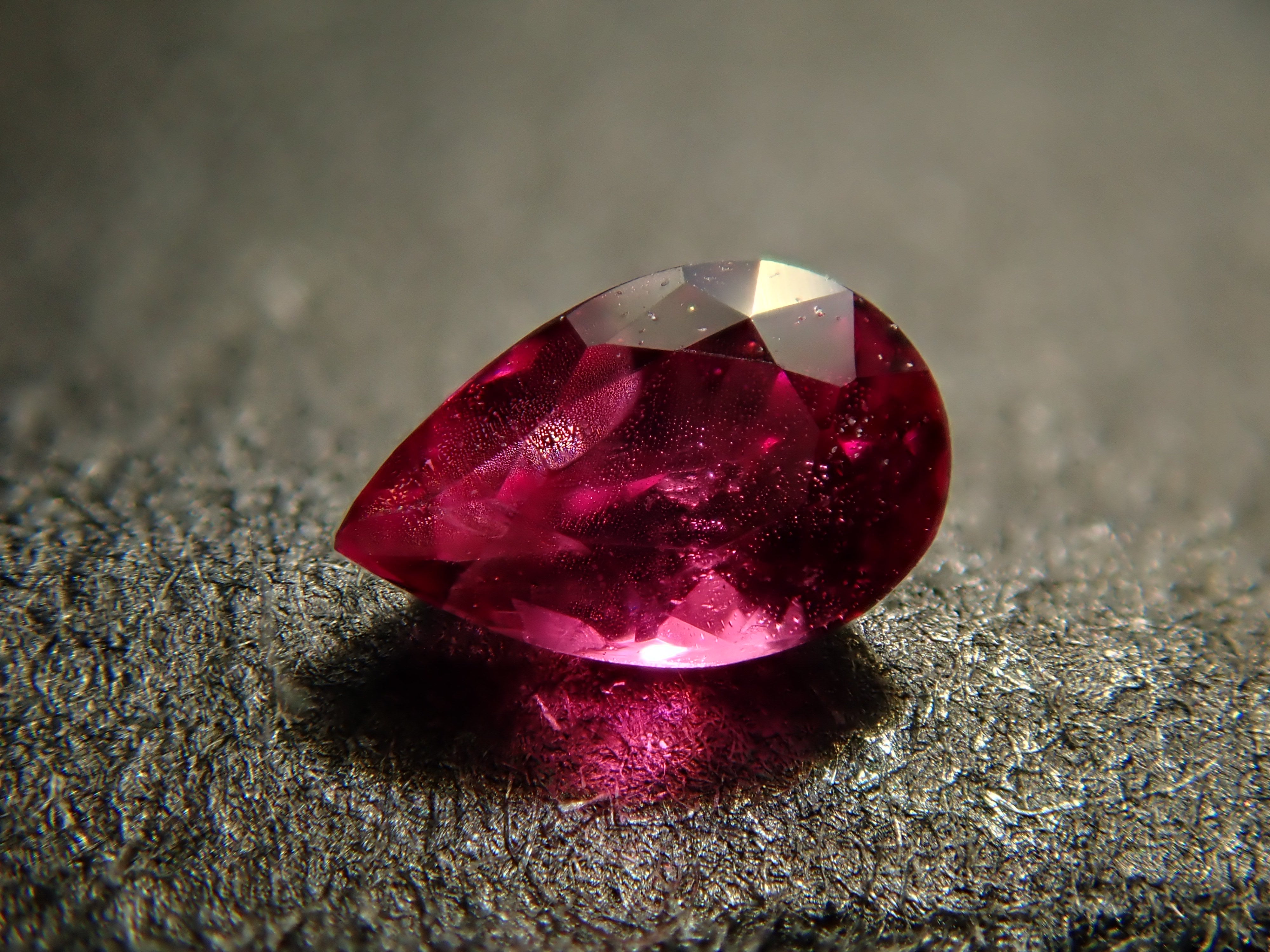 アメリカ産ノンオイルレッドベリル 0.060ctルース GIA