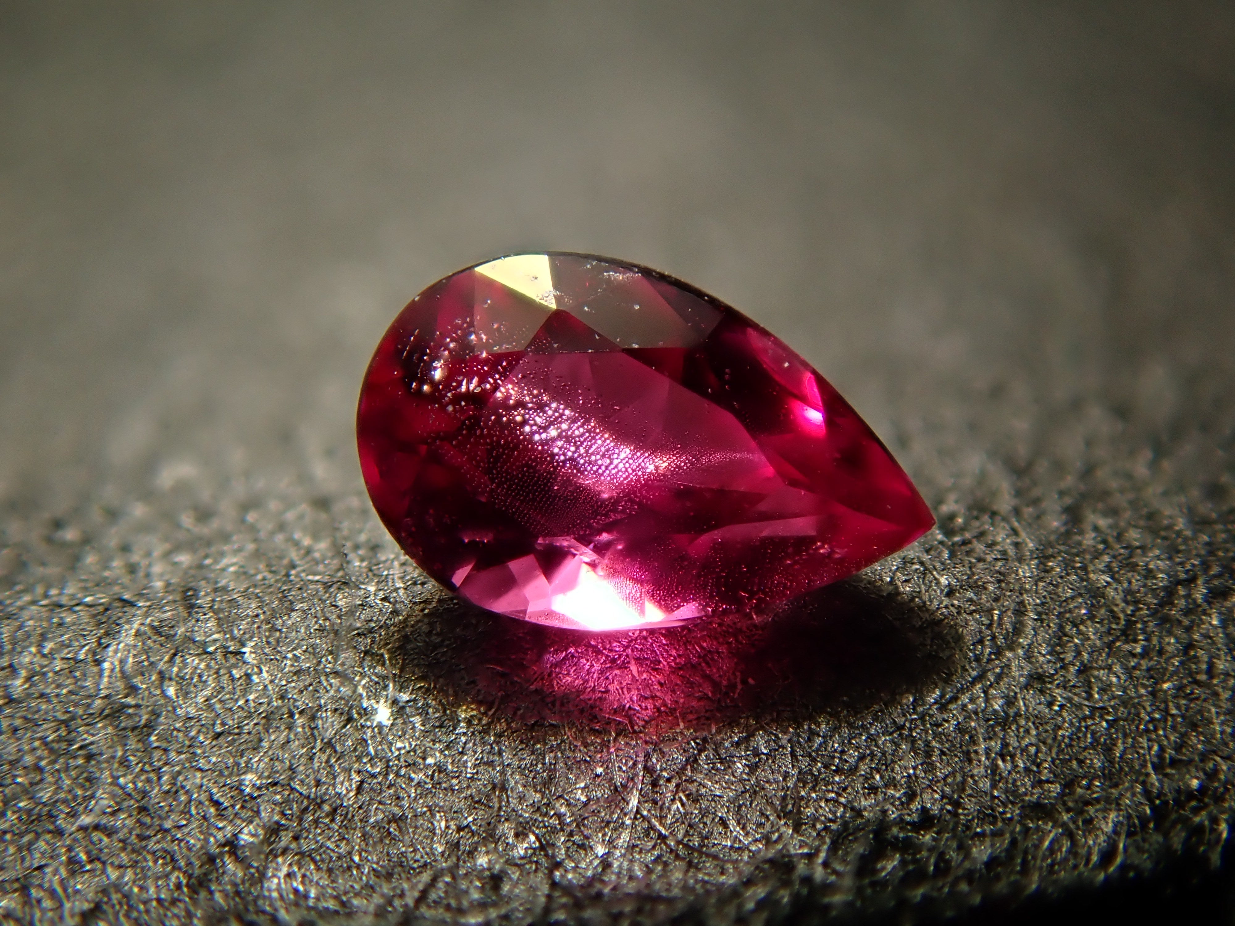 アメリカ産ノンオイルレッドベリル 0.060ctルース GIA