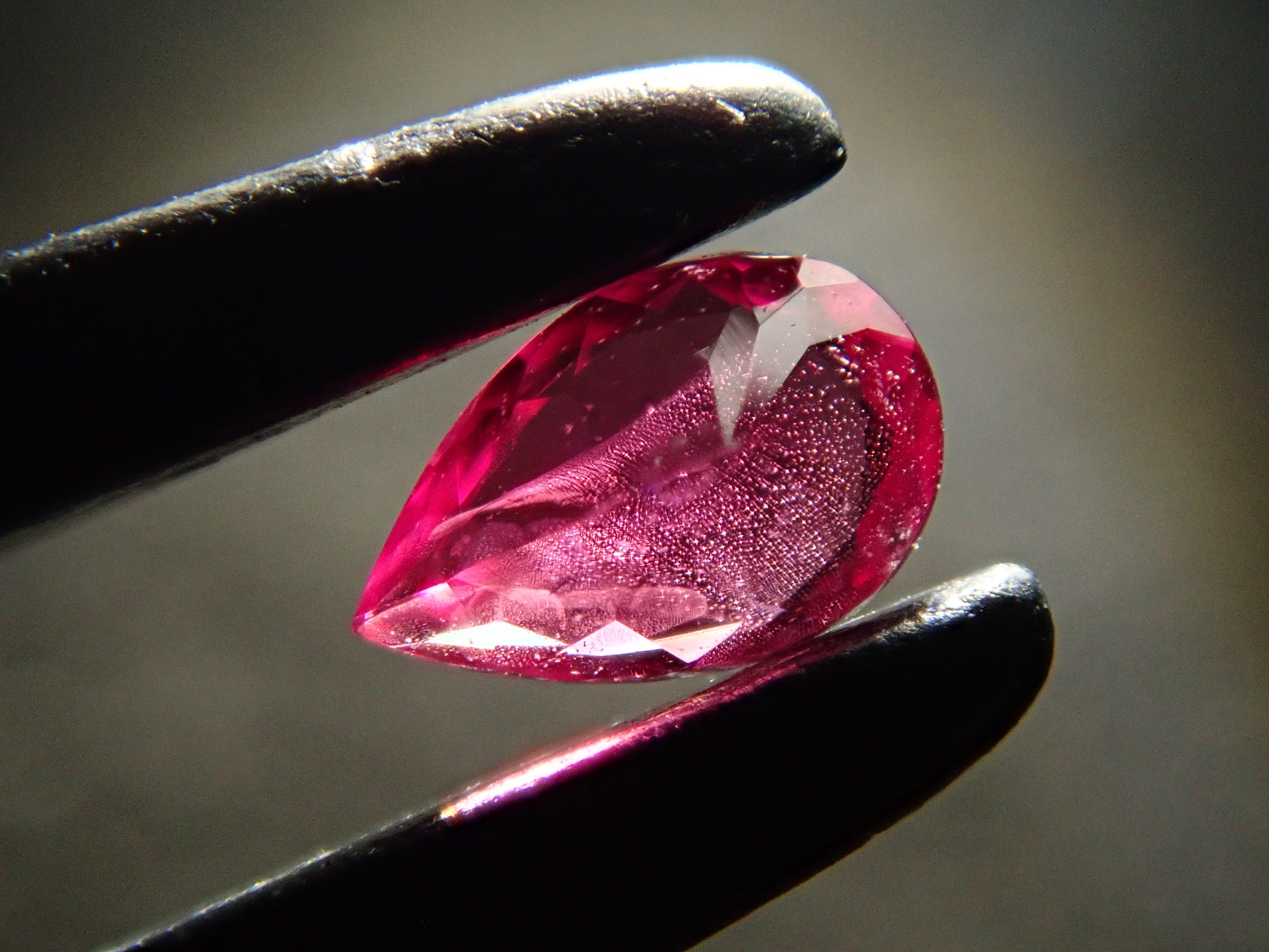 アメリカ産ノンオイルレッドベリル 0.060ctルース GIA