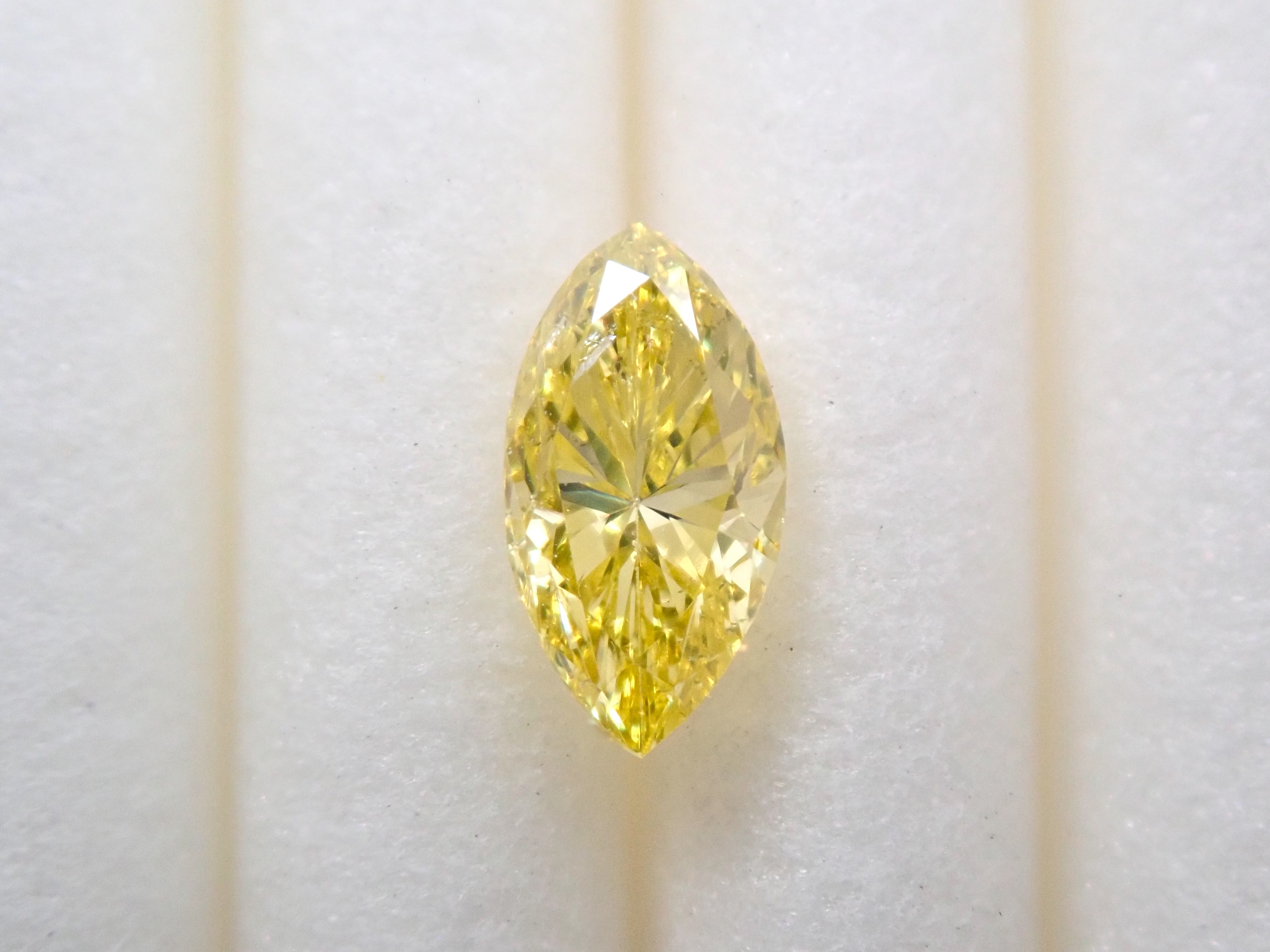 イエローダイヤモンド(トリートメント) 0.221ctルース(FANCY INTENSE YELLOW*, SI-1)