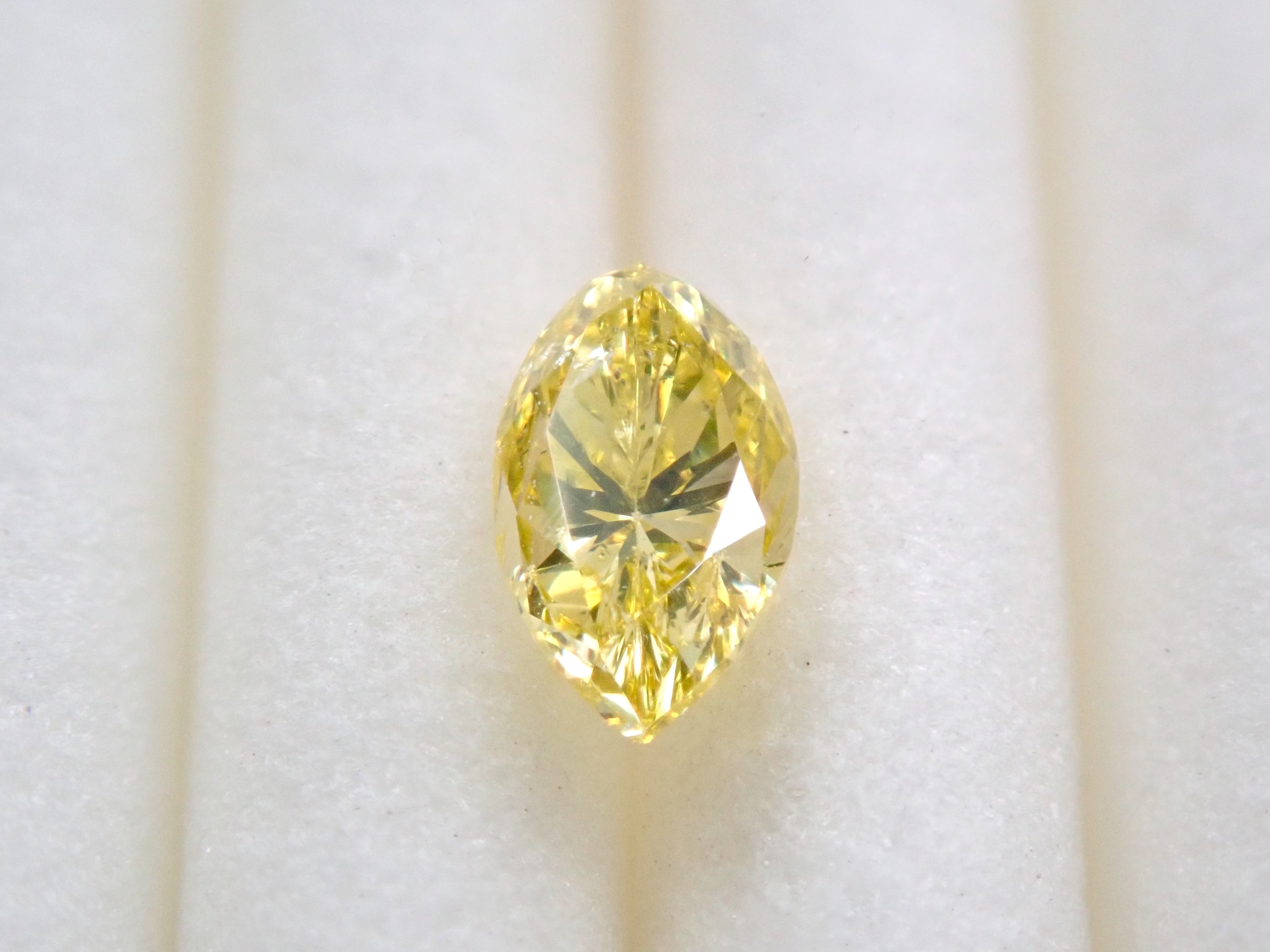 イエローダイヤモンド(トリートメント) 0.221ctルース(FANCY INTENSE YELLOW*, SI-1)