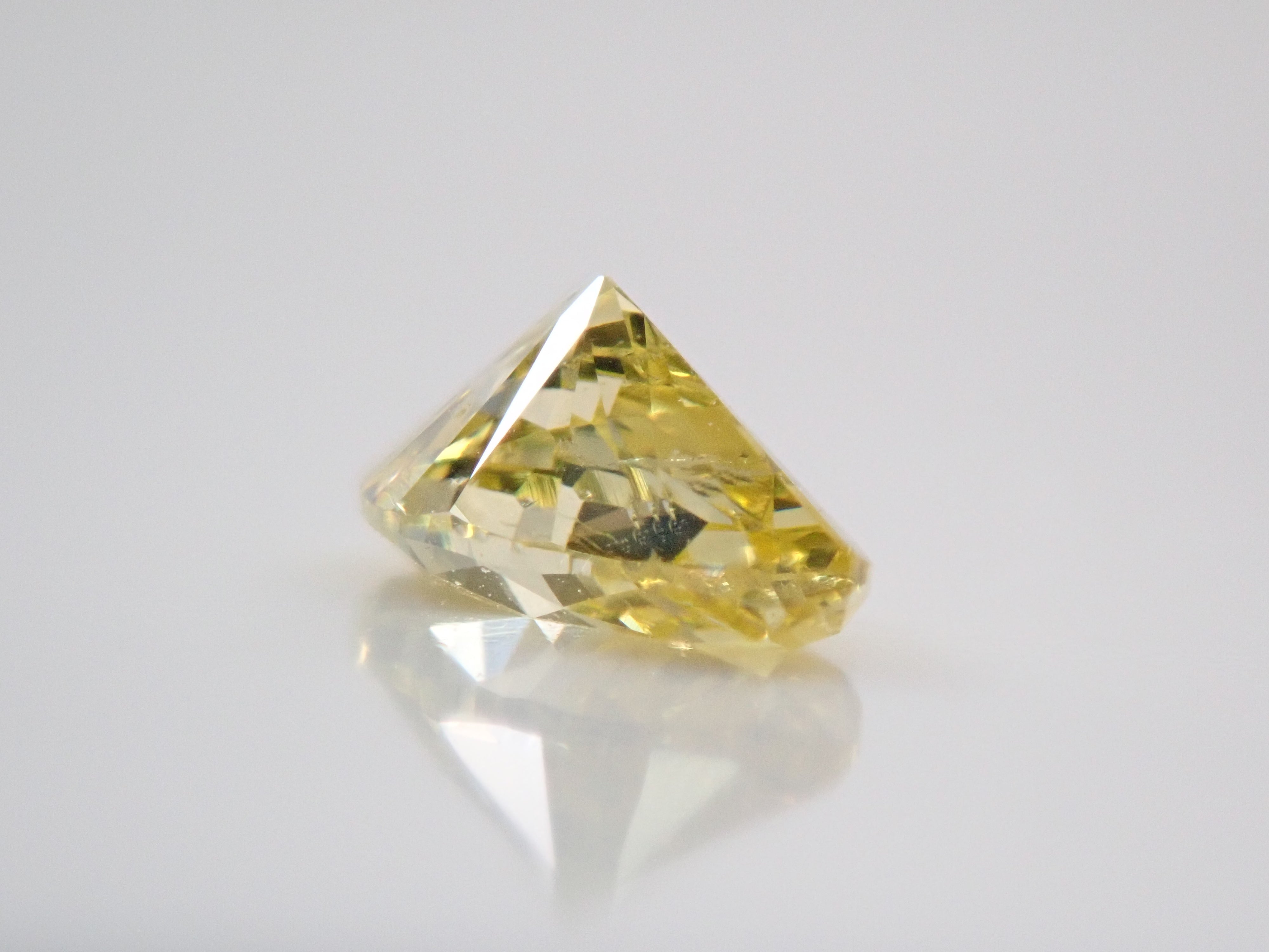 イエローダイヤモンド(トリートメント) 0.221ctルース(FANCY INTENSE YELLOW*, SI-1)