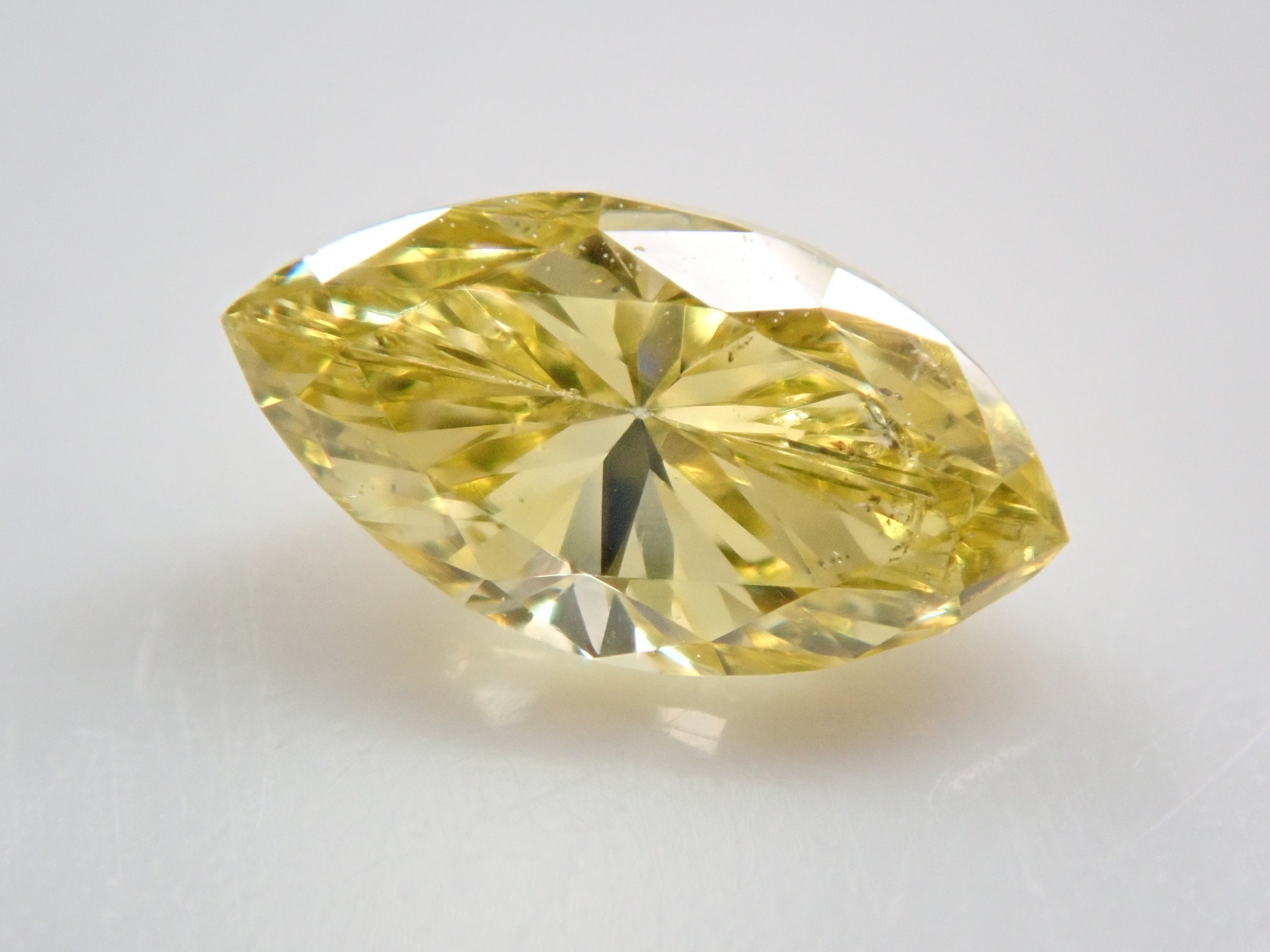イエローダイヤモンド(トリートメント) 0.221ctルース(FANCY INTENSE YELLOW*, SI-1)