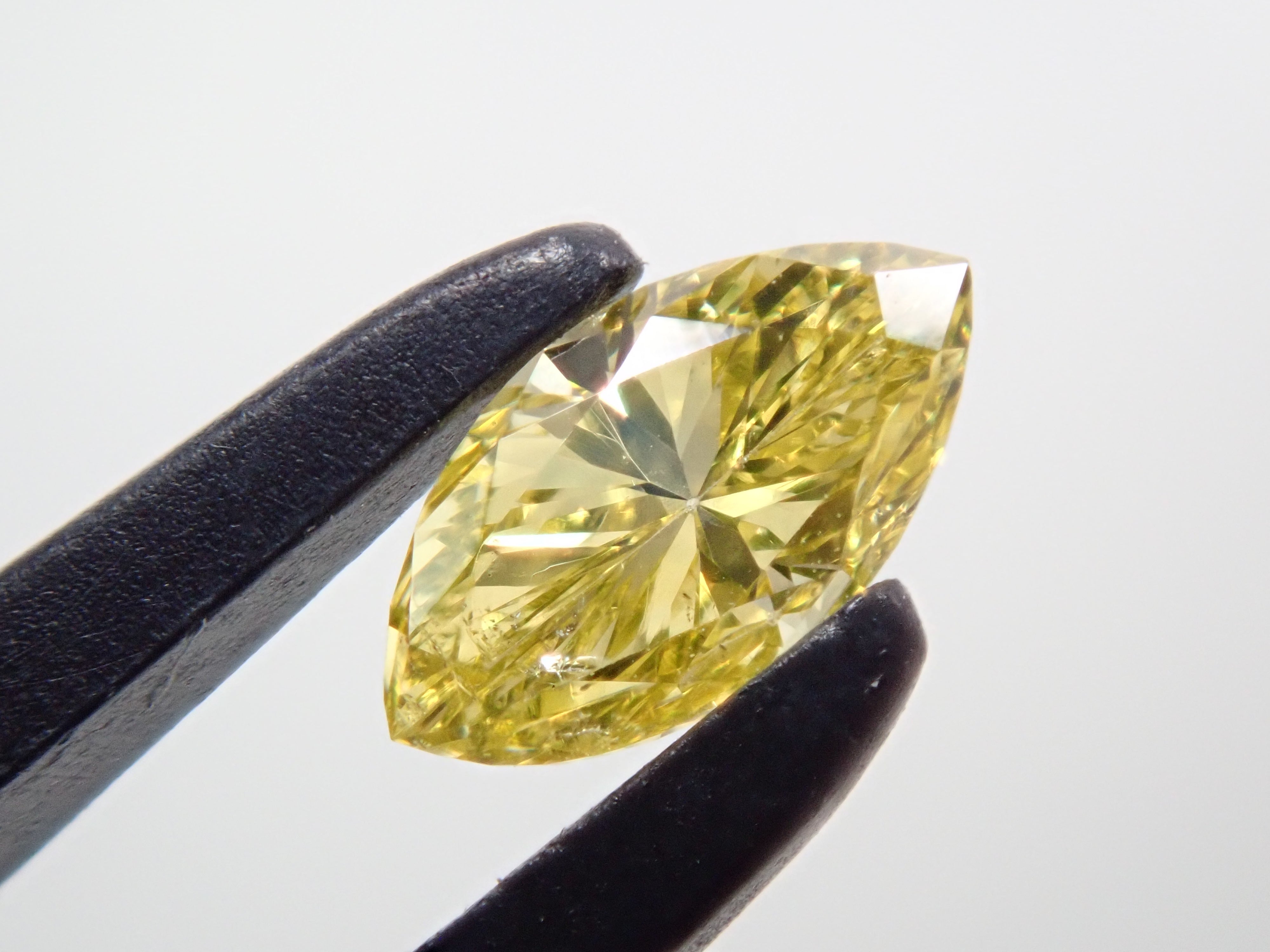 イエローダイヤモンド(トリートメント) 0.221ctルース(FANCY INTENSE YELLOW*, SI-1)