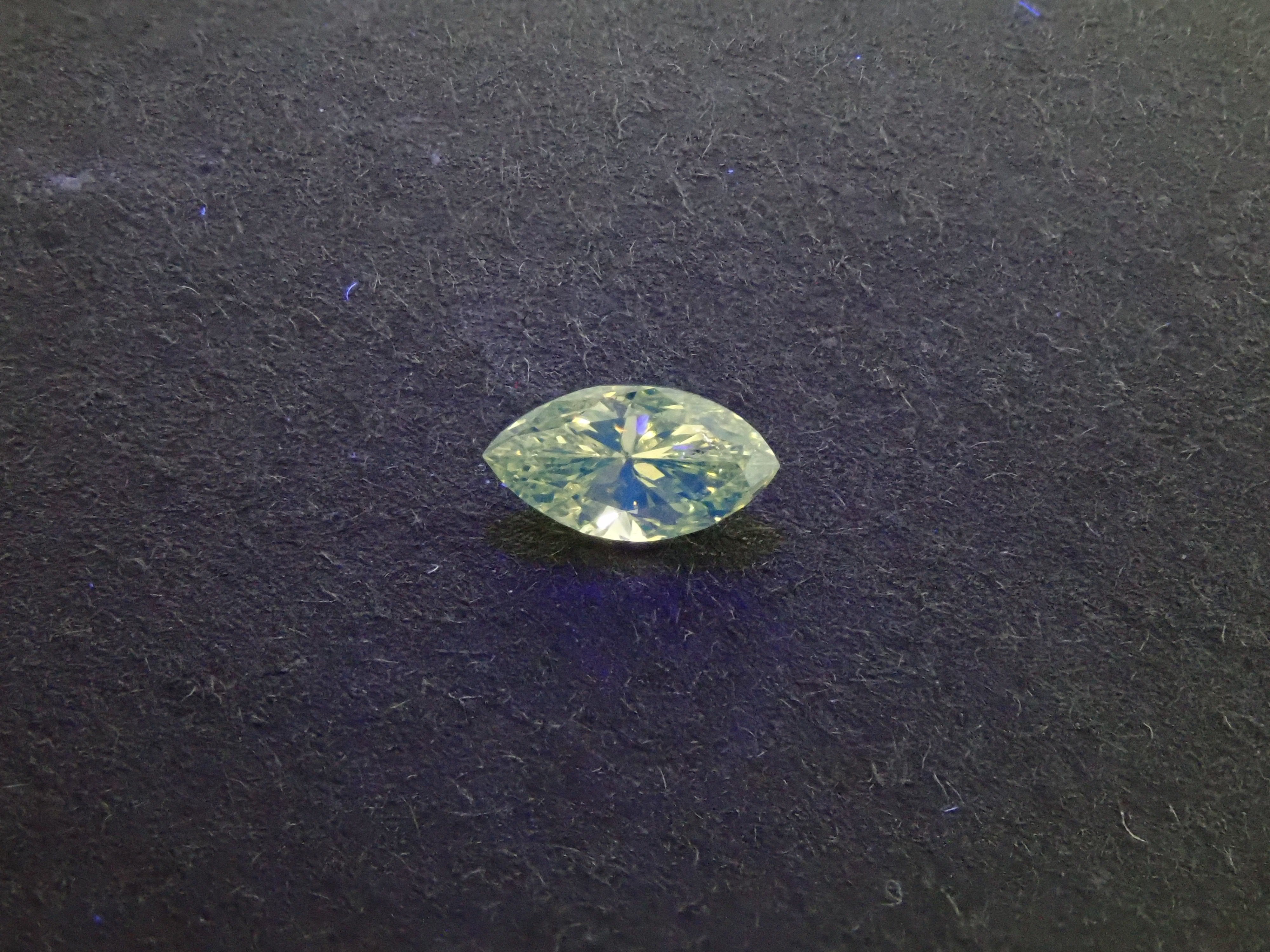 イエローダイヤモンド(トリートメント) 0.221ctルース(FANCY INTENSE YELLOW*, SI-1)