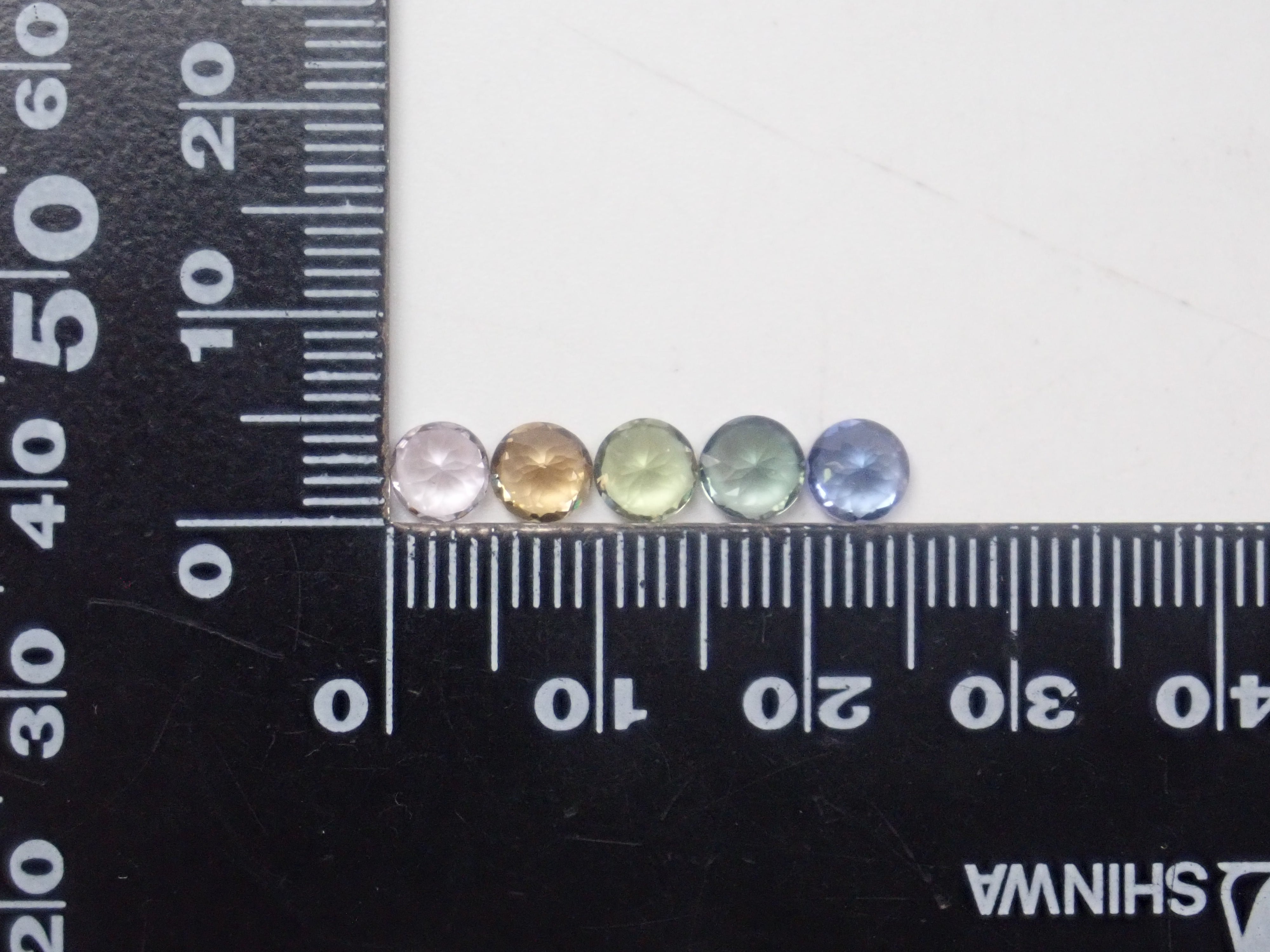 【1/10 22時販売】《限定5石》ゾイサイトガチャ全石鑑別書付き(ピンクゾイサイト、イエローゾイサイト、グリーンゾイサイト、タンザナイト含む,5mm)《複数購入割引有》