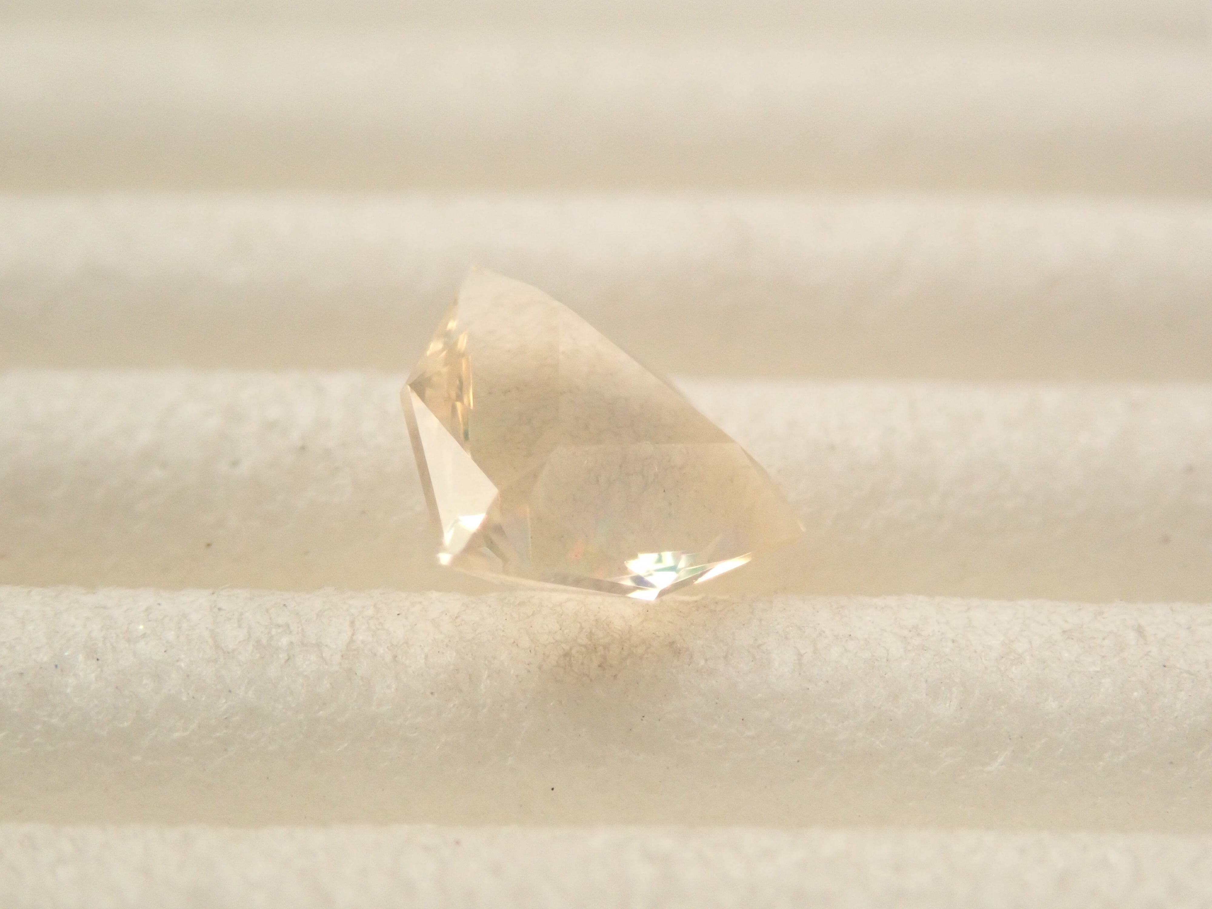 【1/2 22時販売】メキシコ産ファイアオパール(ファセットカット) 0.401ctルース(コントラルスオパール)