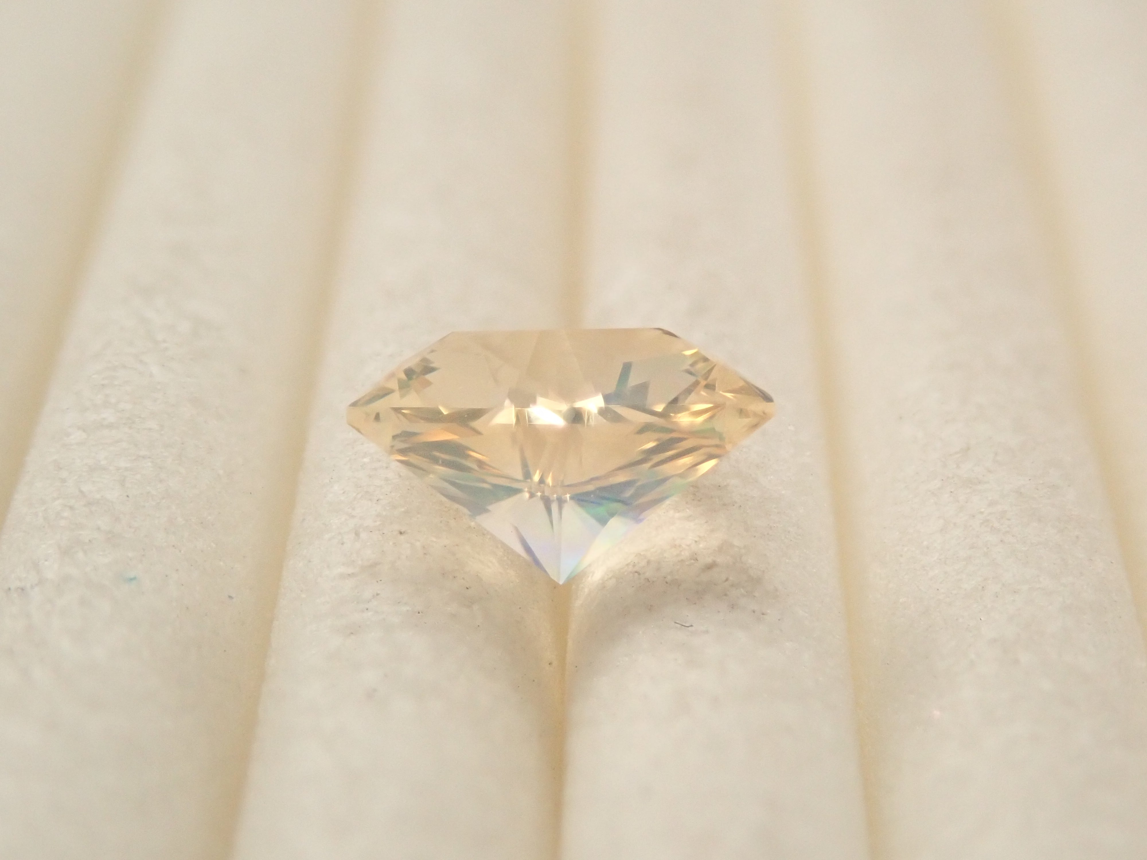 【1/2 22時販売】メキシコ産ファイアオパール(ファセットカット) 0.401ctルース(コントラルスオパール)