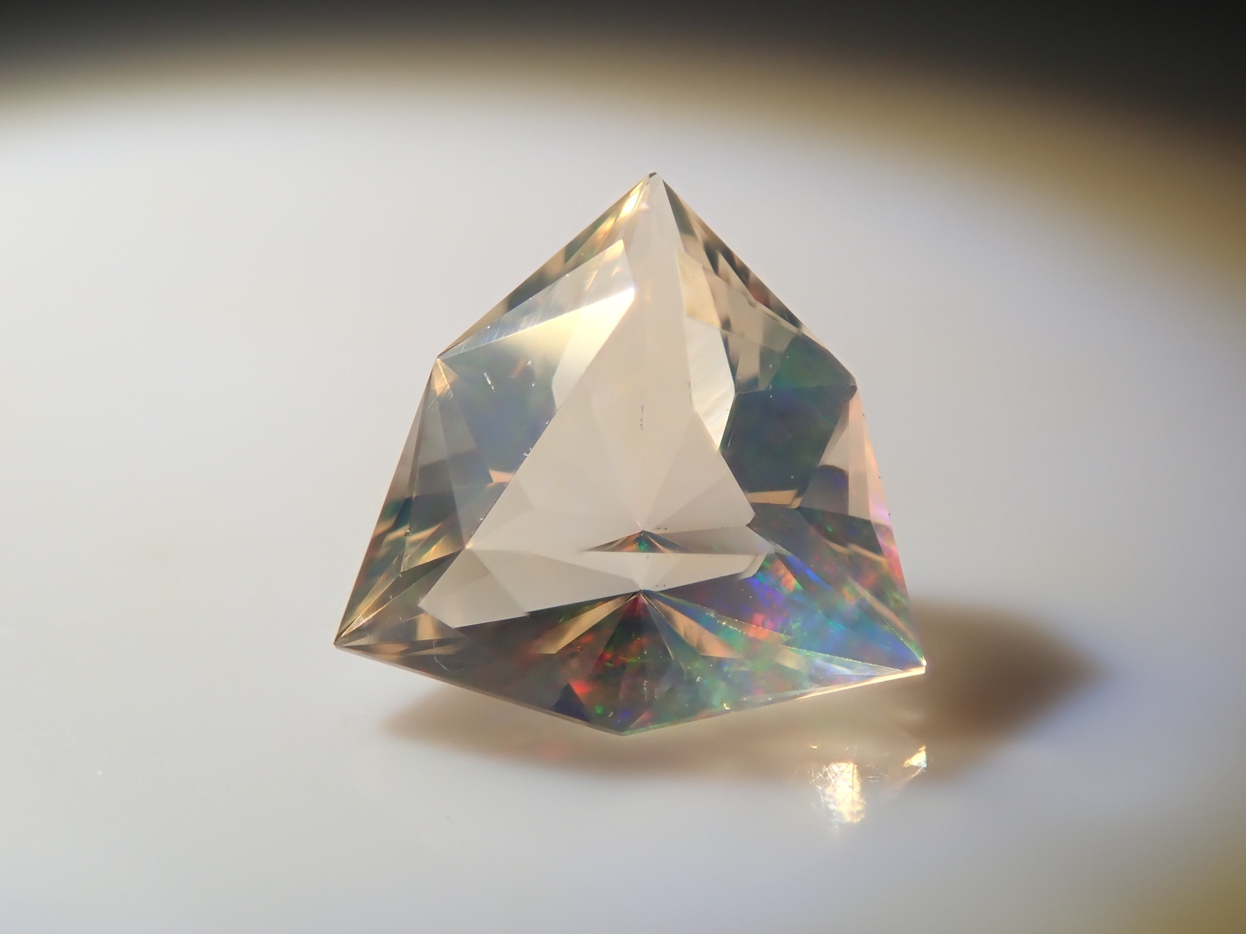 【1/2 22時販売】メキシコ産ファイアオパール(ファセットカット) 0.401ctルース(コントラルスオパール)