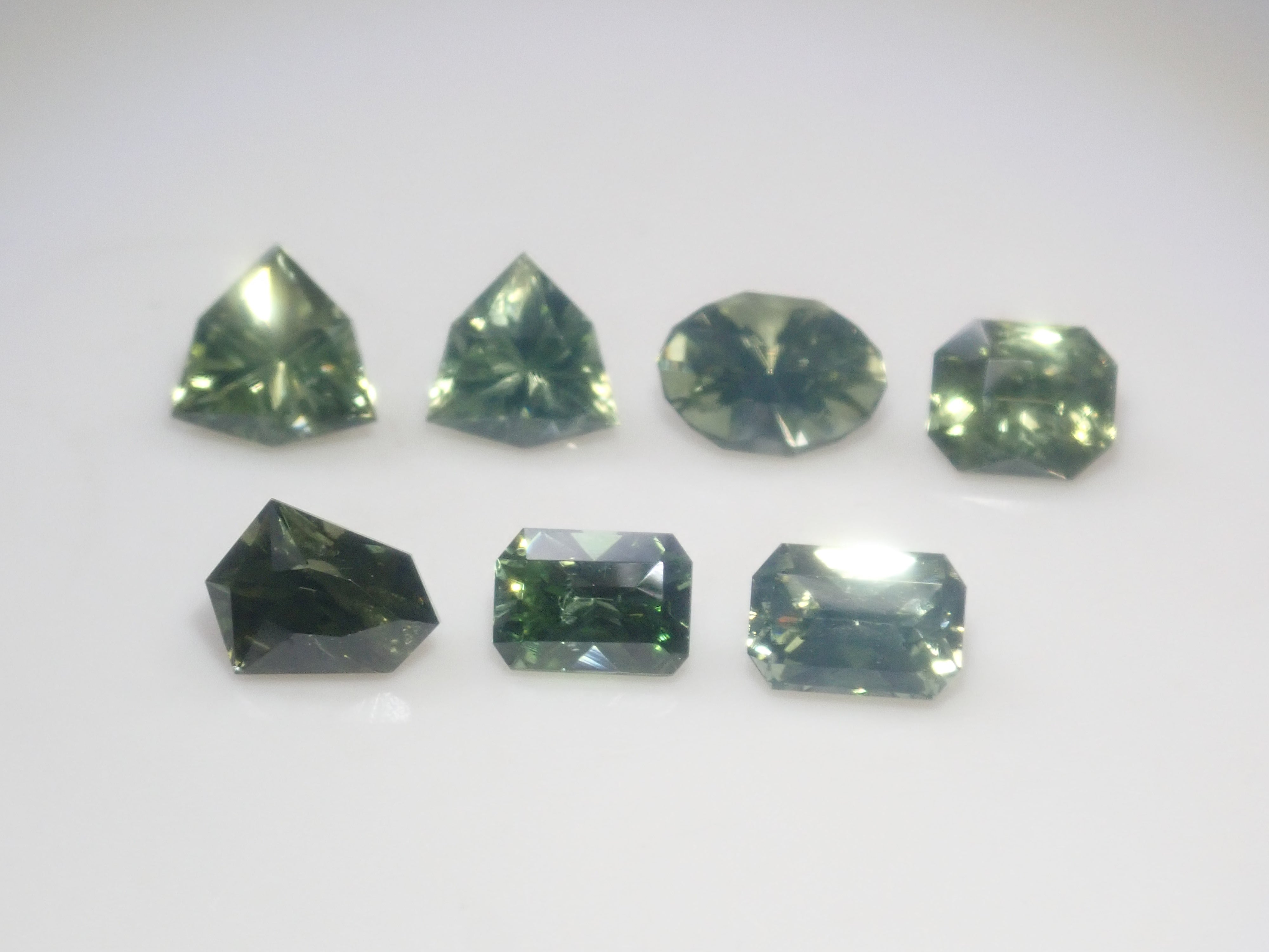 【1/9 22時販売】《限定7石》スリランカ産グリーンジルコン(特殊カット、シルキータイプ含む)《複数購入割引有》