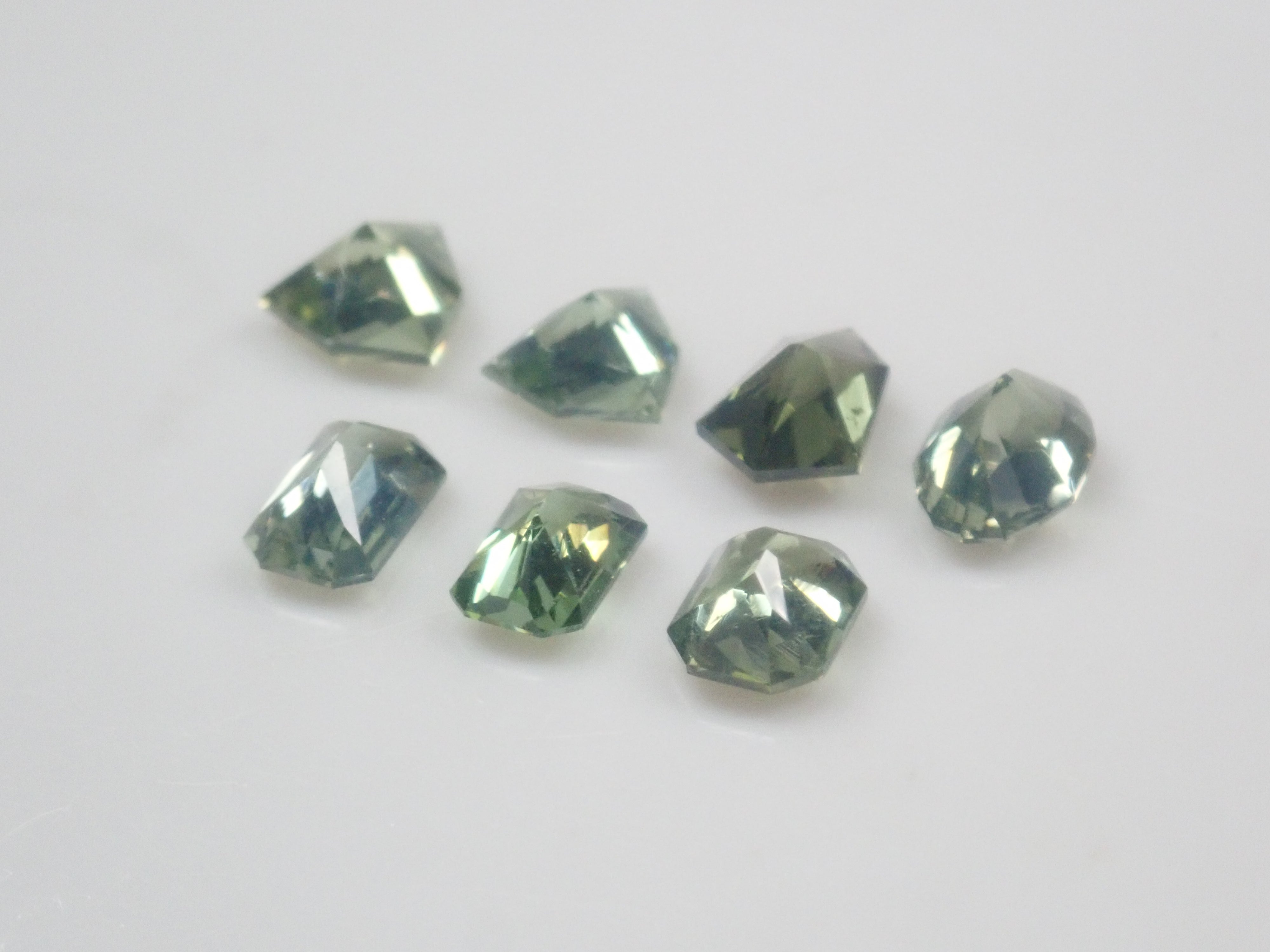 【1/9 22時販売】《限定7石》スリランカ産グリーンジルコン(特殊カット、シルキータイプ含む)《複数購入割引有》