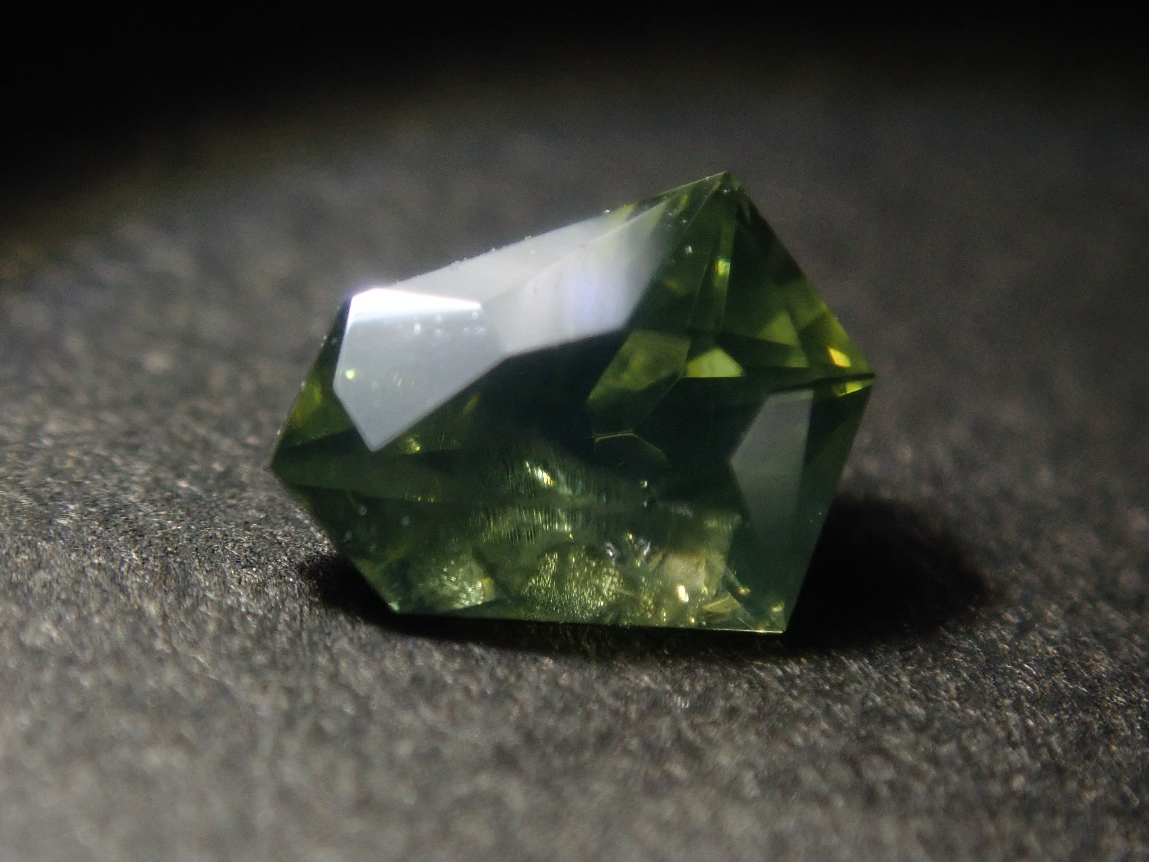 【1/9 22時販売】《限定7石》スリランカ産グリーンジルコン(特殊カット、シルキータイプ含む)《複数購入割引有》