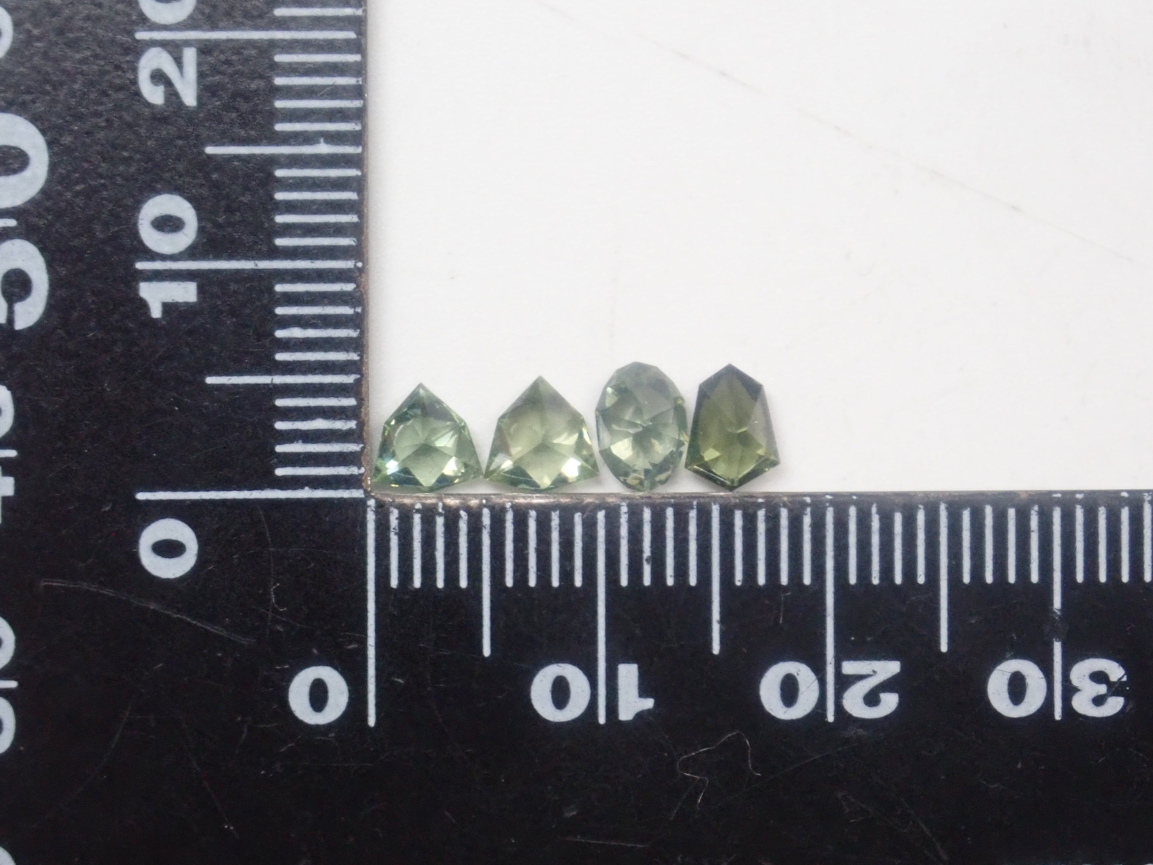 【1/9 22時販売】《限定7石》スリランカ産グリーンジルコン(特殊カット、シルキータイプ含む)《複数購入割引有》