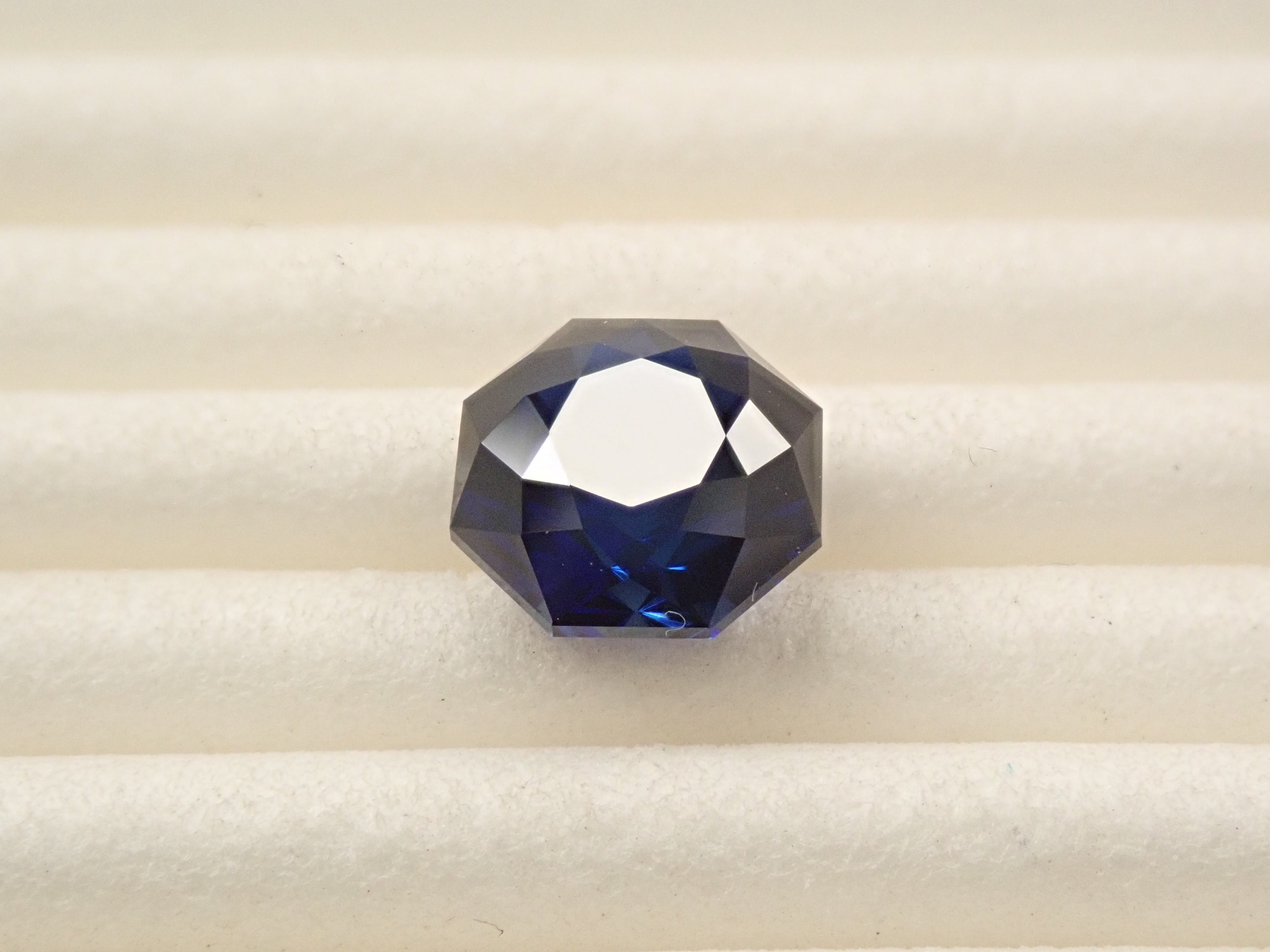 【1/2 22時販売】合成サファイア 2.077ctルース(合成ブルーサファイア)