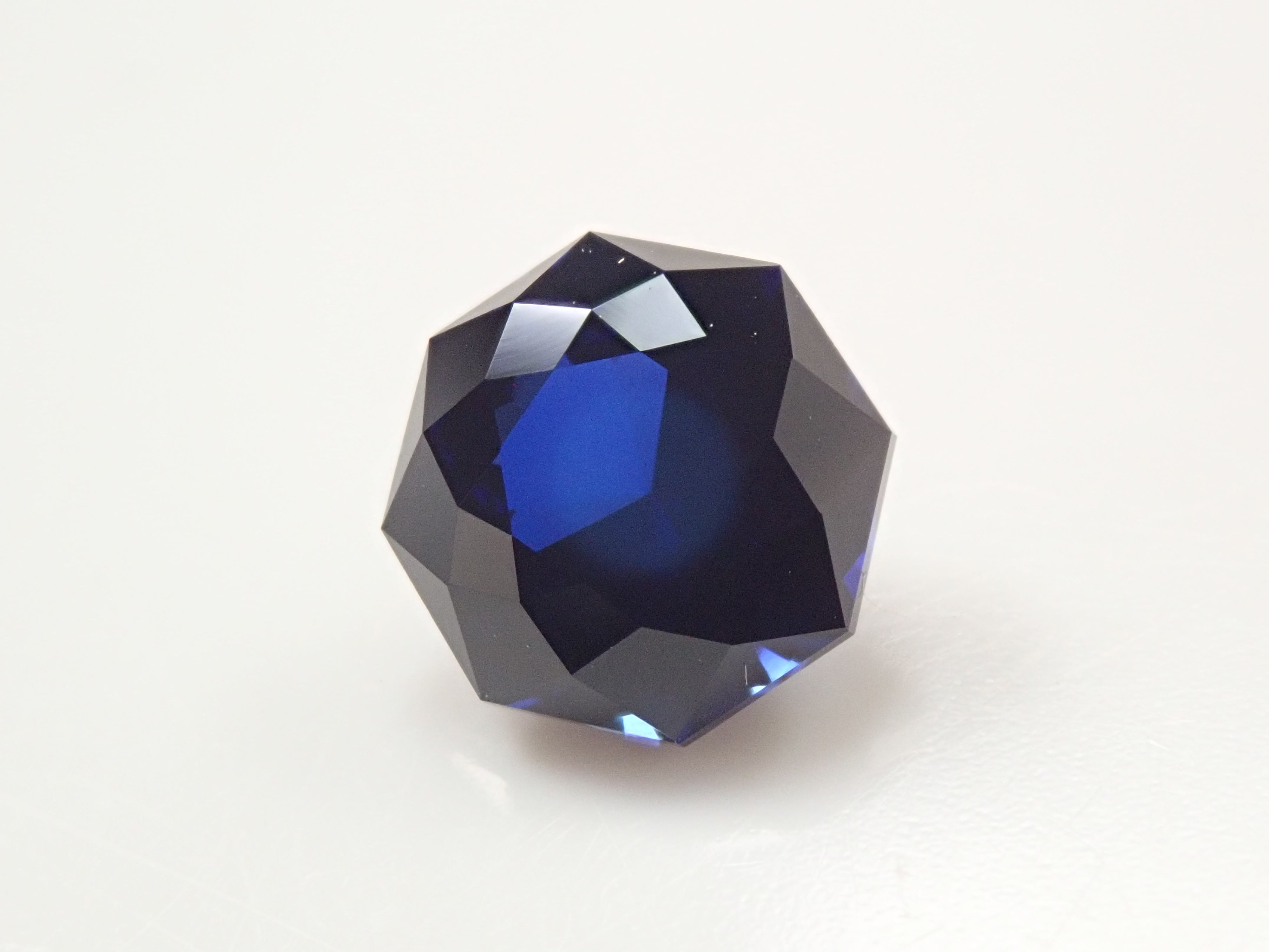 【1/2 22時販売】合成サファイア 2.077ctルース(合成ブルーサファイア)