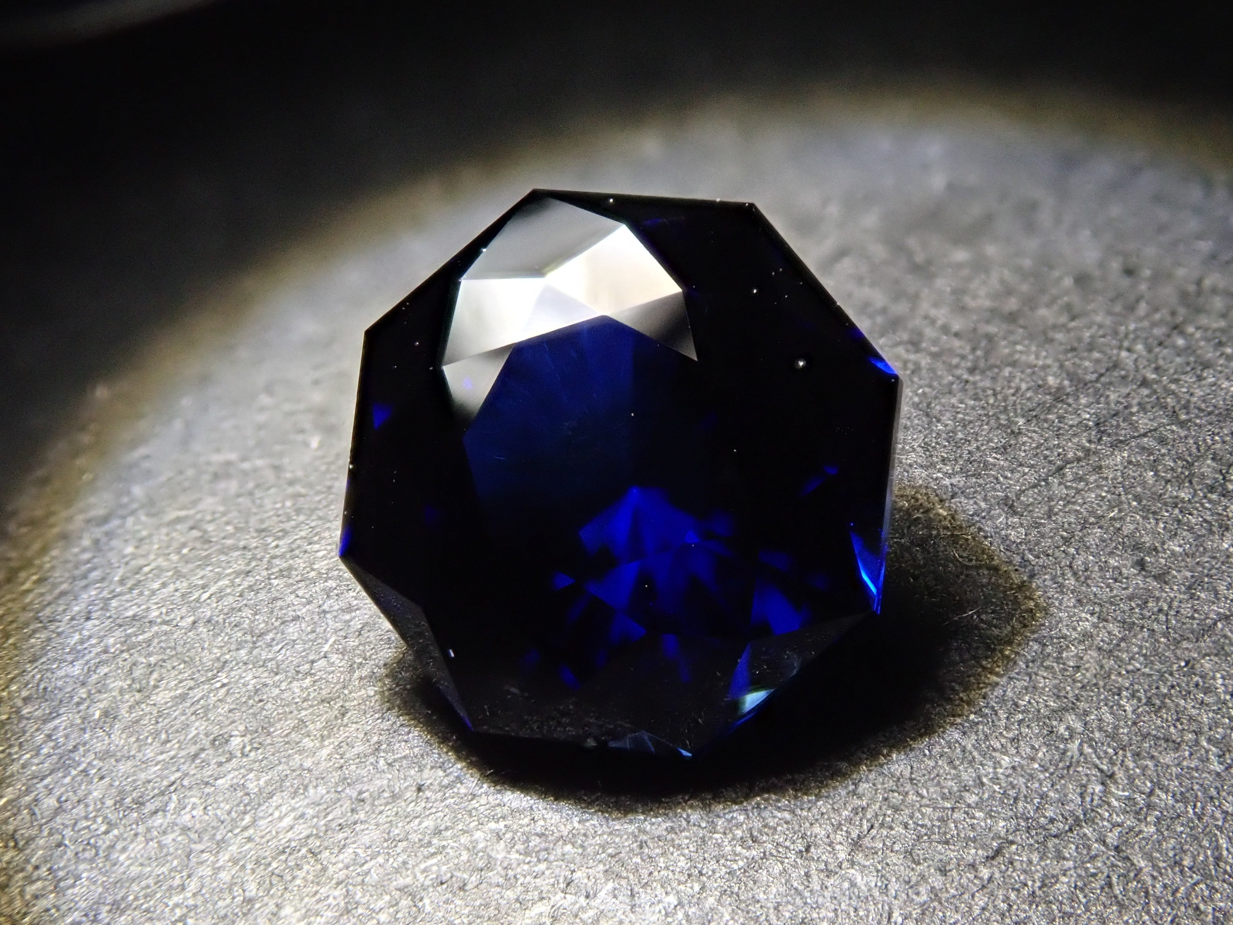 【1/2 22時販売】合成サファイア 2.077ctルース(合成ブルーサファイア)