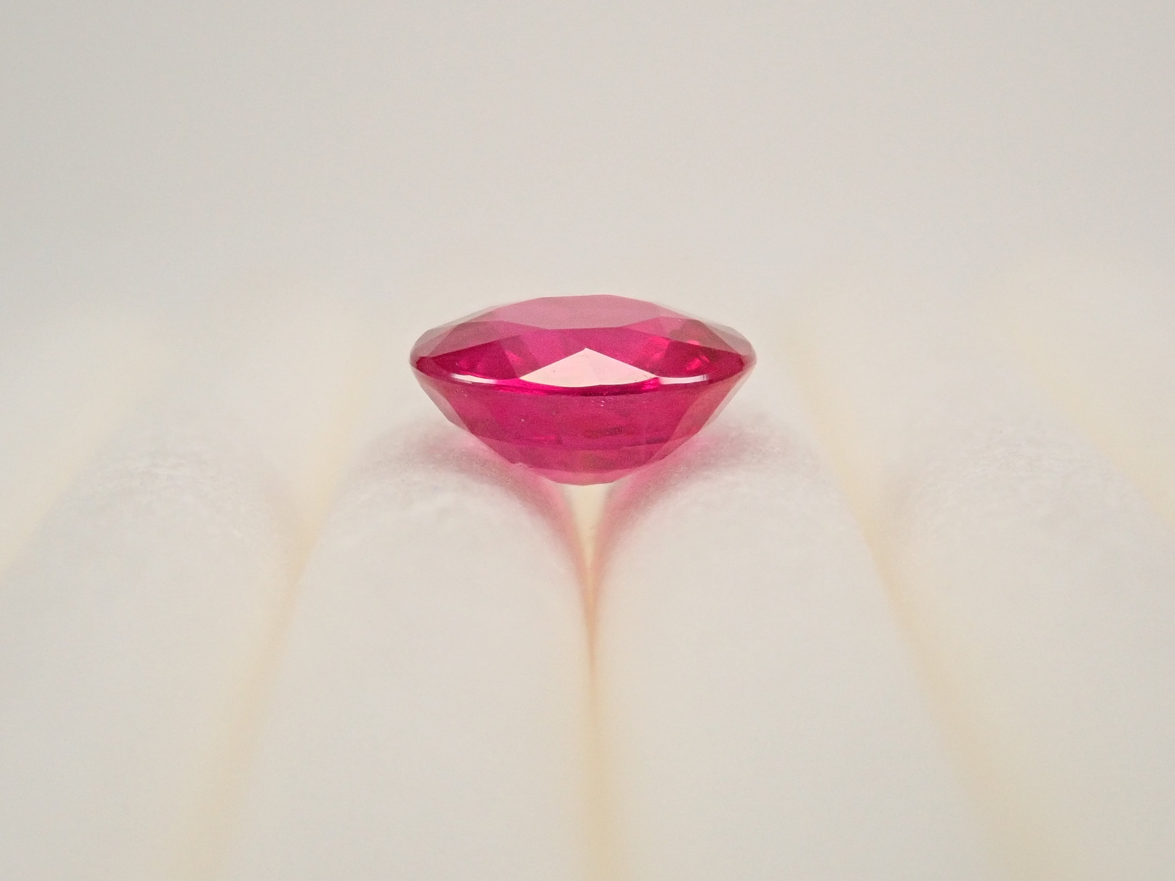 【12/31 22時販売】ピジョンブラッドルビー 5.0mm/0.580ctルース AIGS