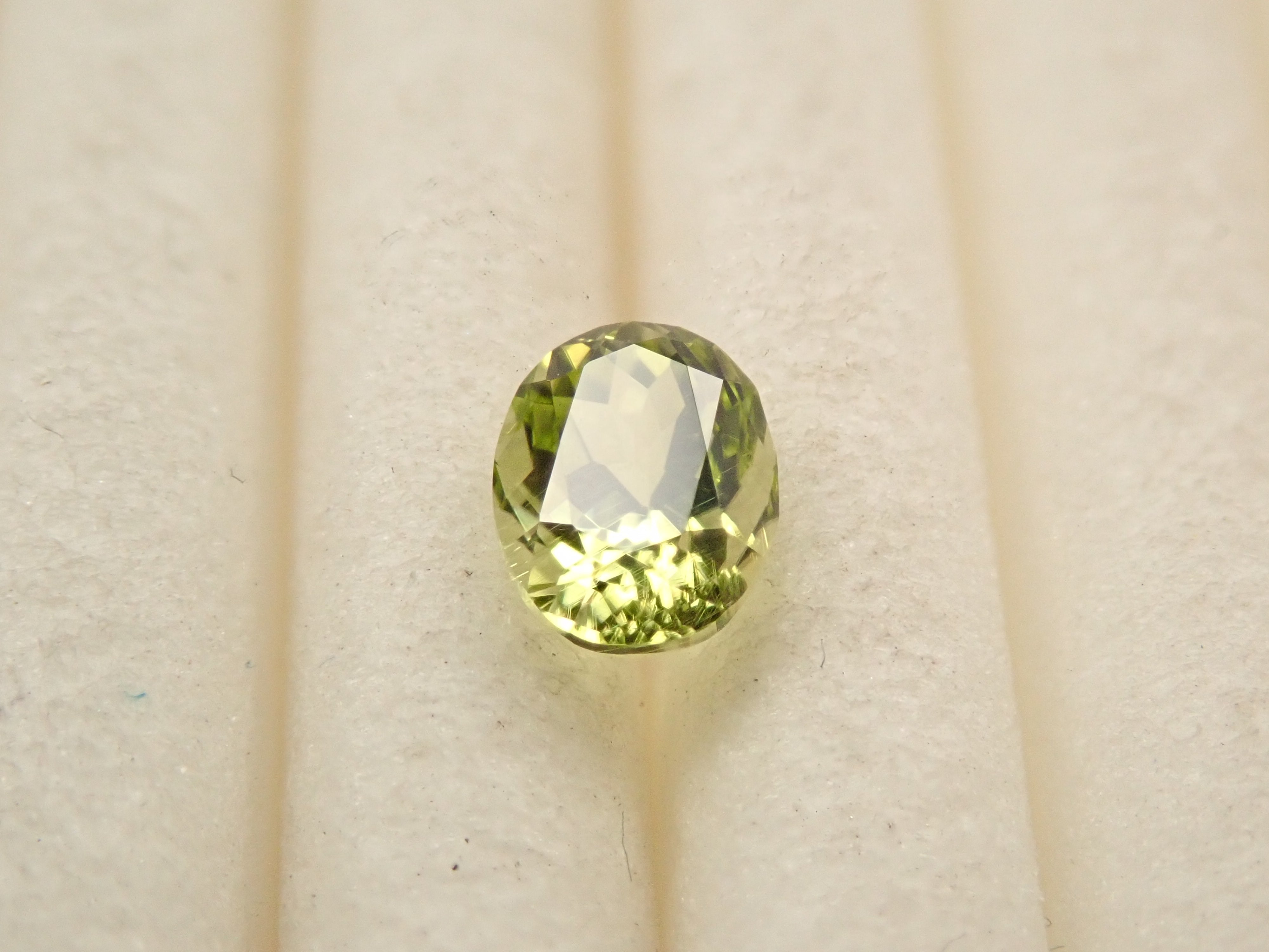 【1/5 22時販売】パラサイティックペリドット 0.241ctルース 日独鑑