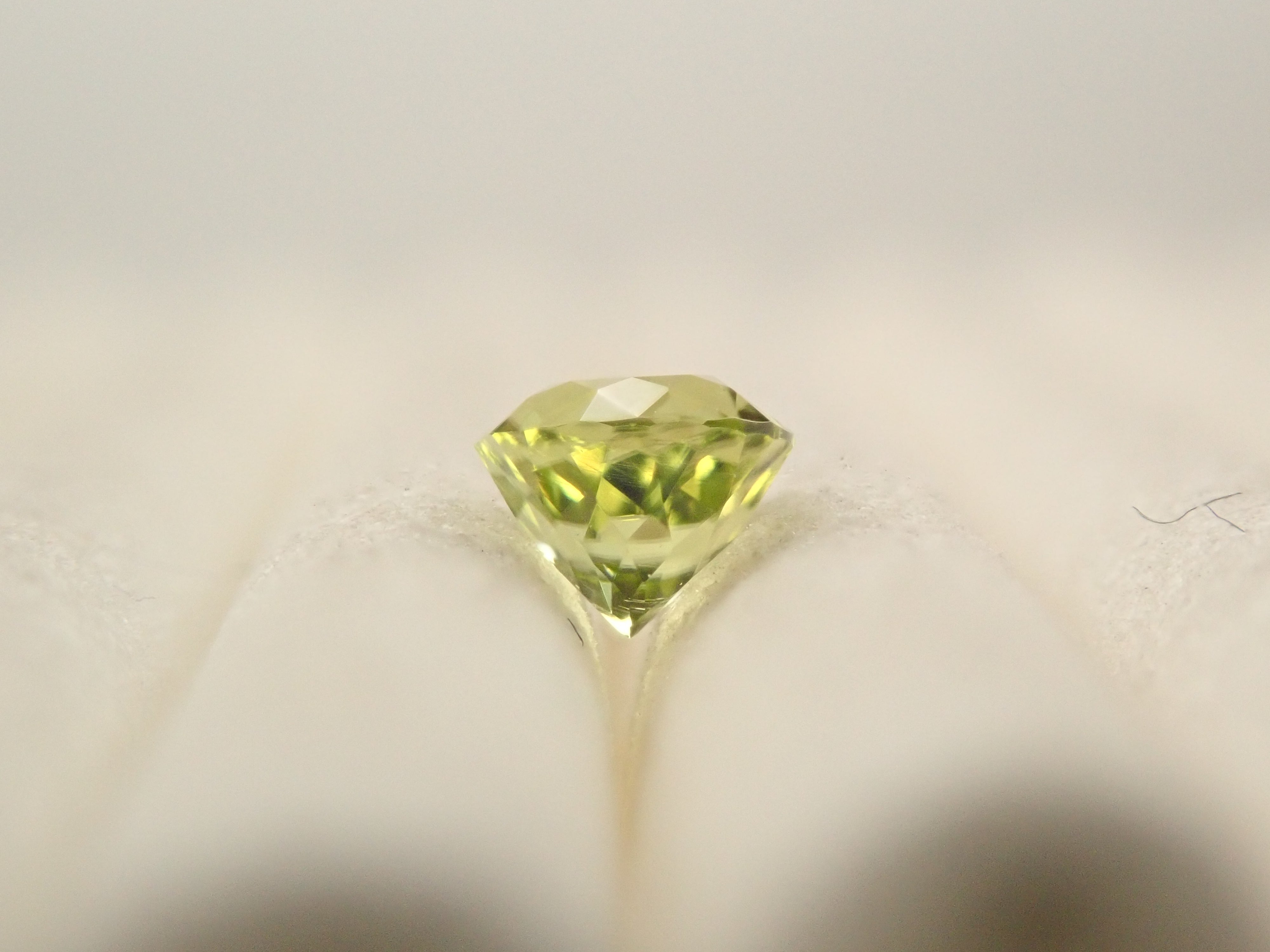 【1/5 22時販売】パラサイティックペリドット 0.241ctルース 日独鑑