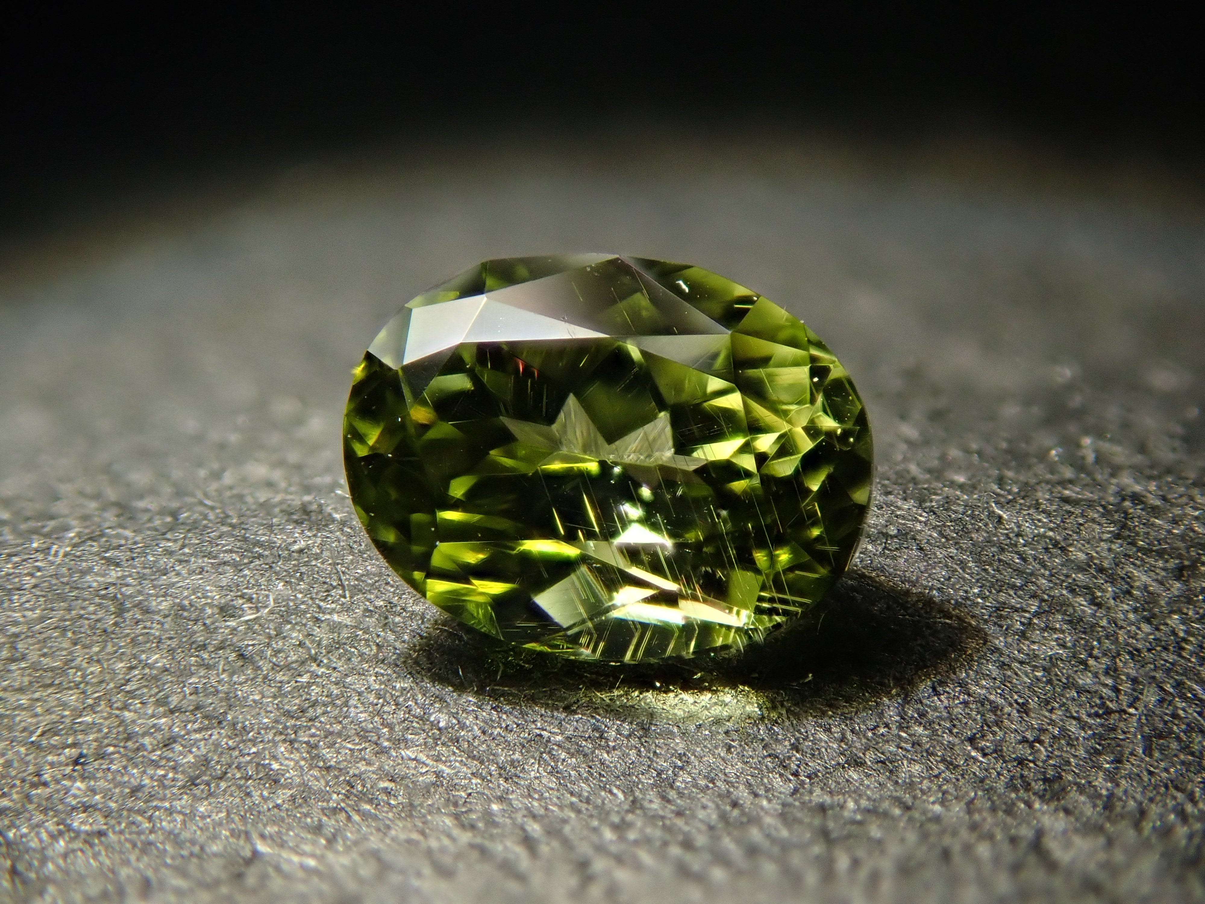 【1/5 22時販売】パラサイティックペリドット 0.241ctルース 日独鑑