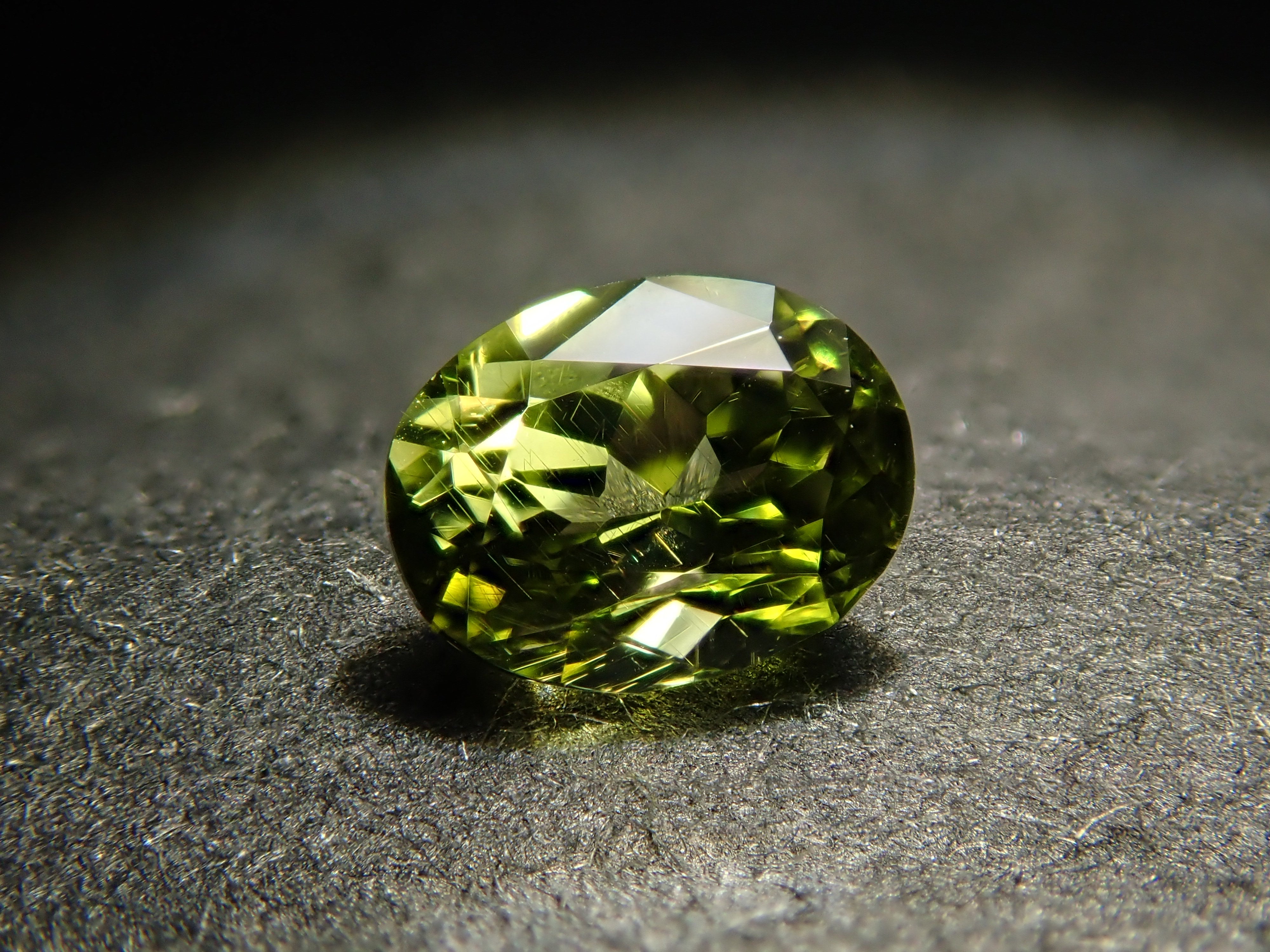 【1/5 22時販売】パラサイティックペリドット 0.241ctルース 日独鑑