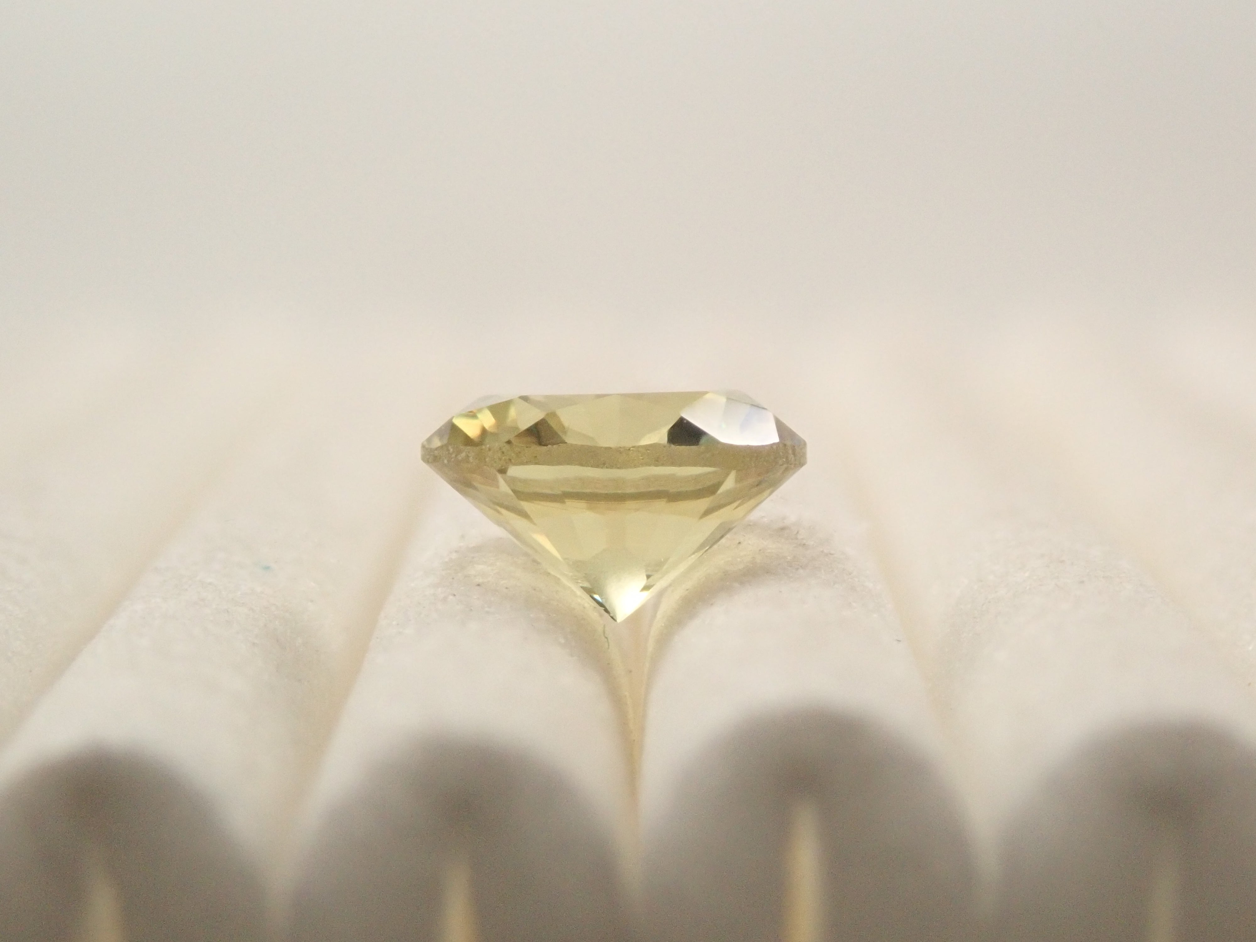 【さくらインカット】マリ共和国産マリガーネット(グロッシュラー/アンドラダイト・ガーネット) 6.0mm/0.920ctルース 鑑別書