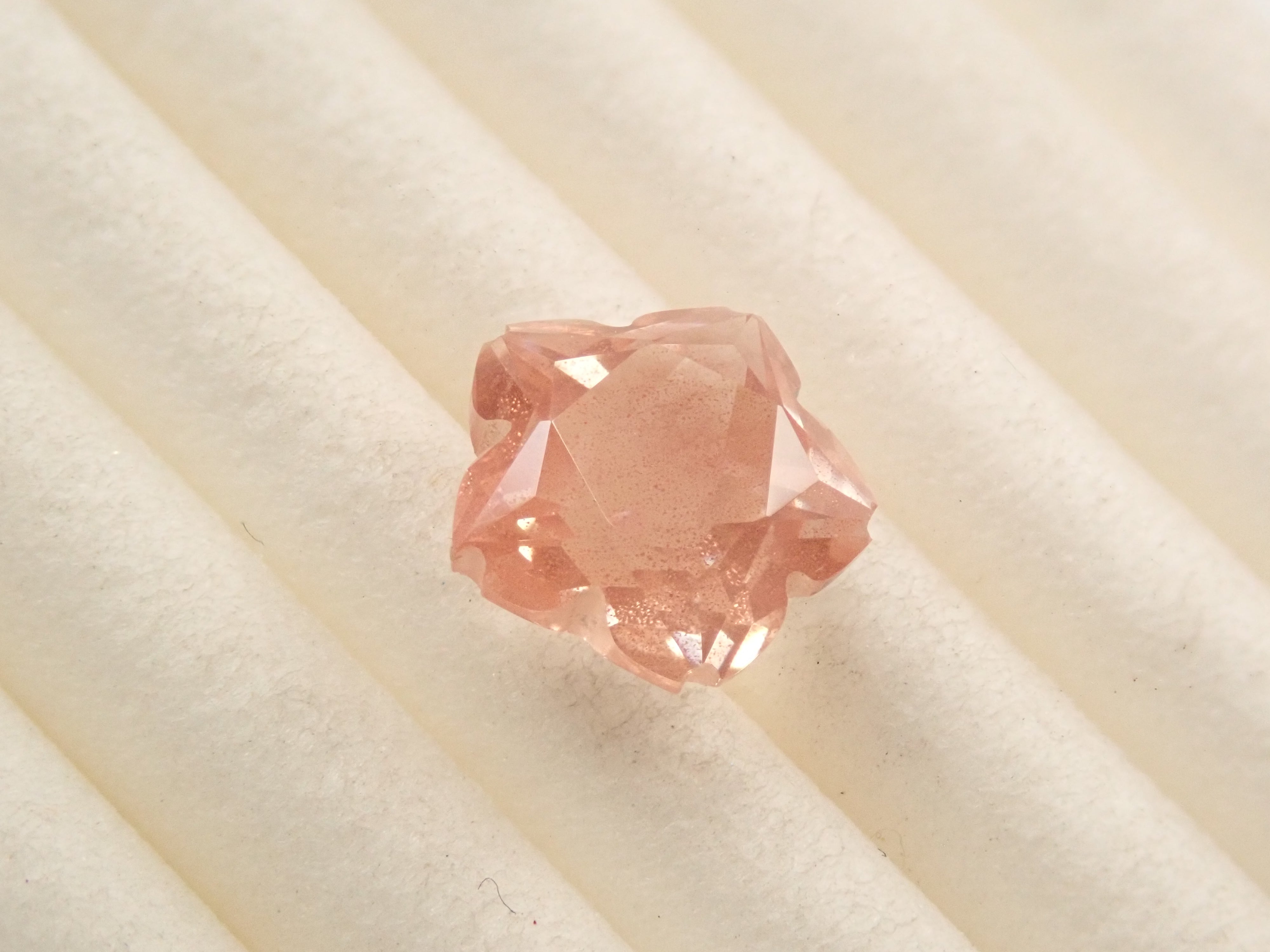 【2/8 22時販売】【さくらシェイプ】アメリカ産オレゴンサンストーン 1.224ctルース