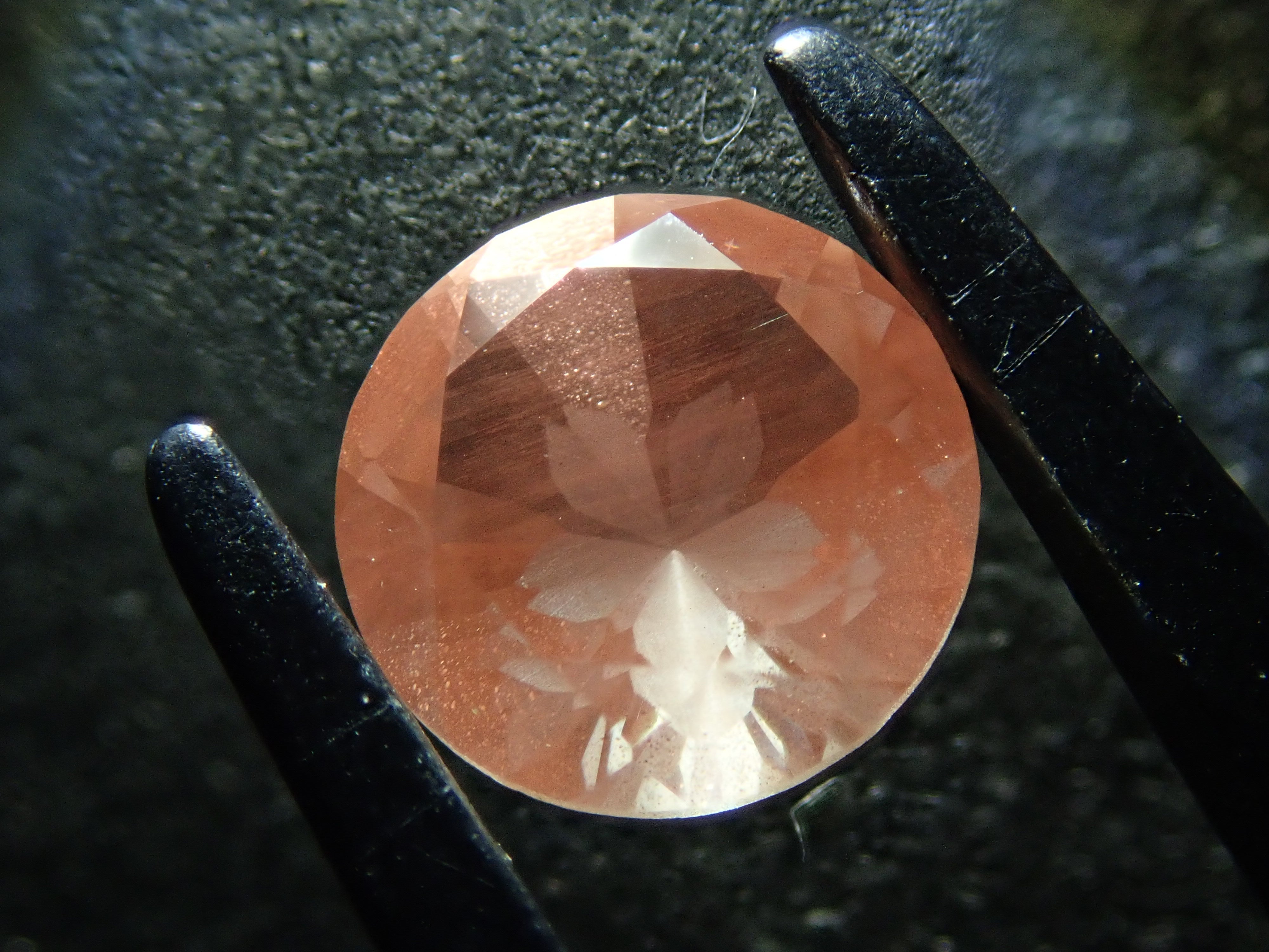 【櫻花切面】美國俄勒岡州太陽石,6.0毫米/0.685克拉裸石