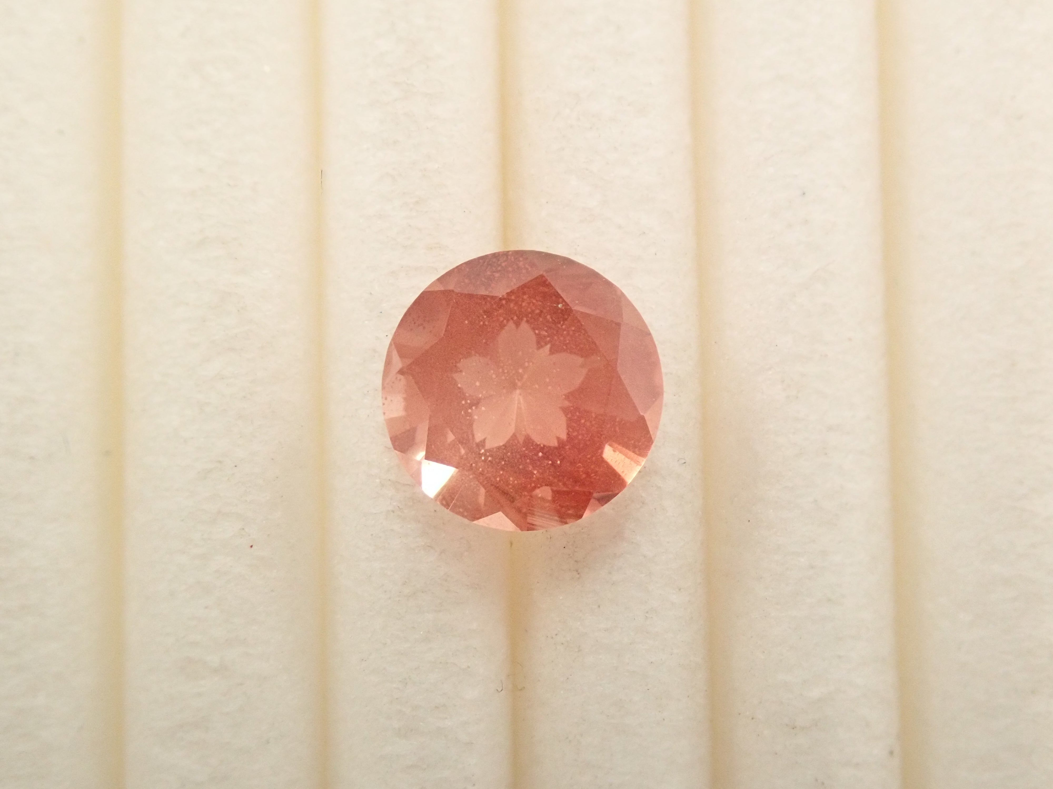 【2/8 22時販売】【さくらインカット】アメリカ産オレゴンサンストーン 6.0mm/0.638ctルース