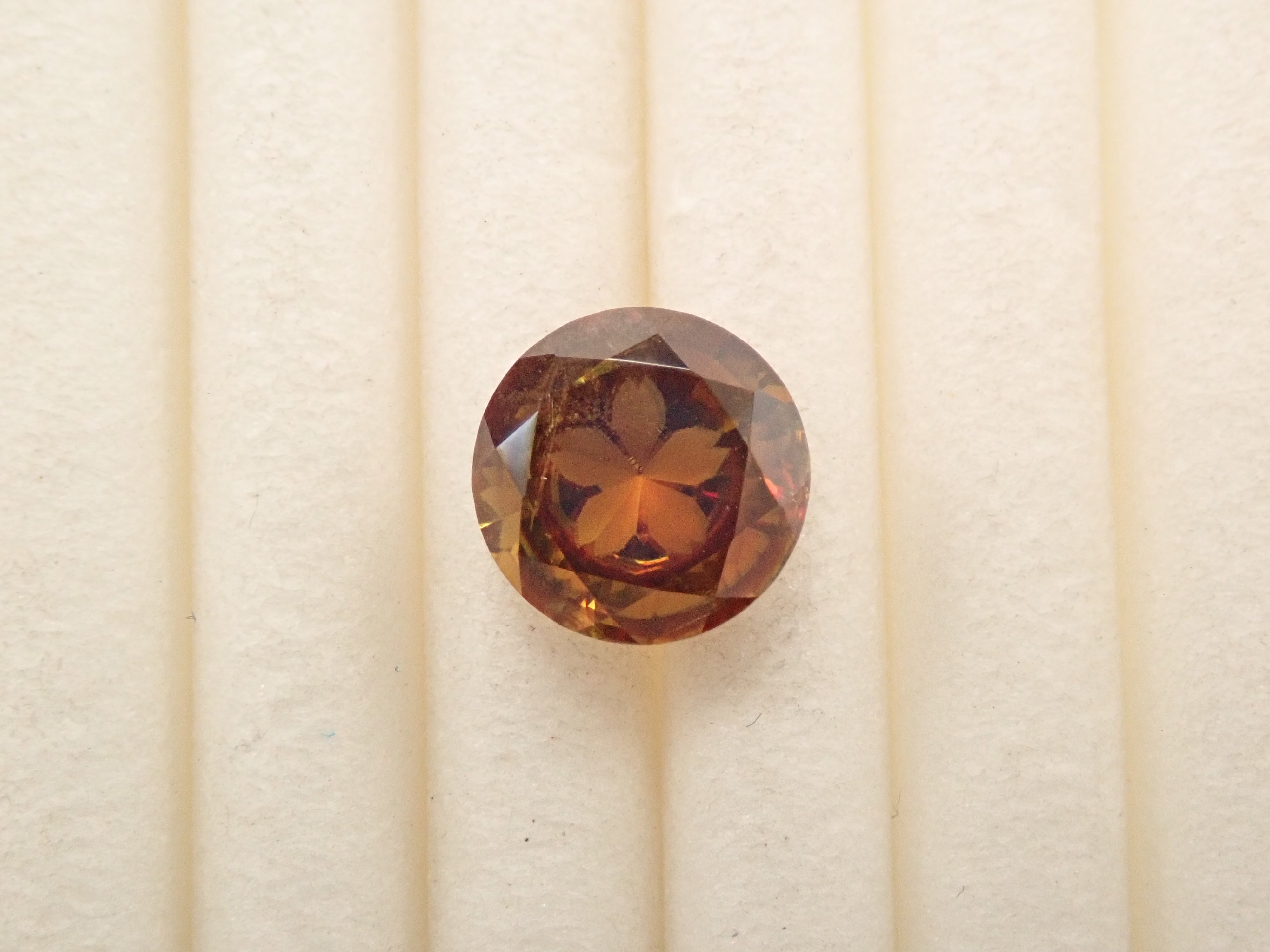 【1/16 22時販売】マダガスカル産スフェーン 6.0mm/0.868ctルース