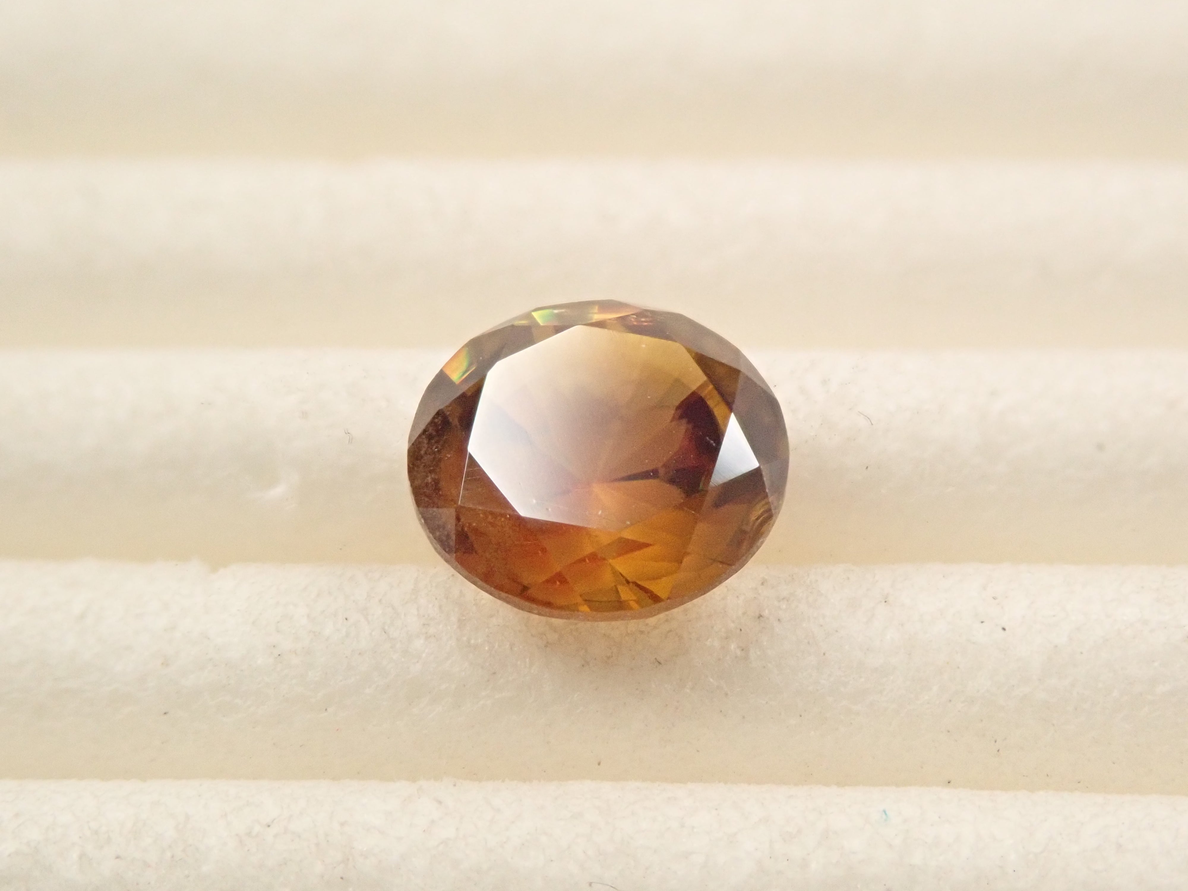 【1/16 22時販売】マダガスカル産スフェーン 6.0mm/0.868ctルース