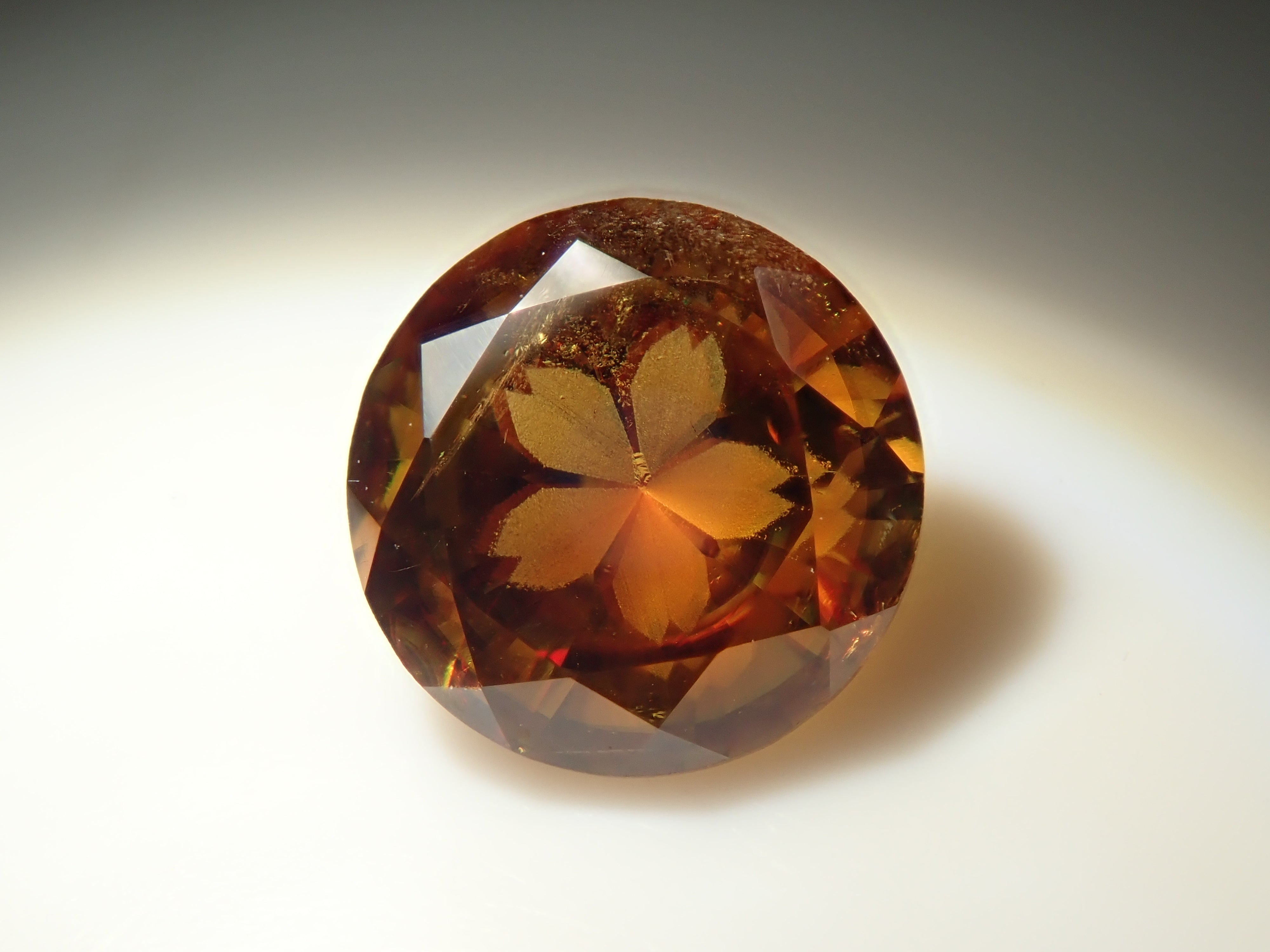 【1/16 22時販売】マダガスカル産スフェーン 6.0mm/0.868ctルース