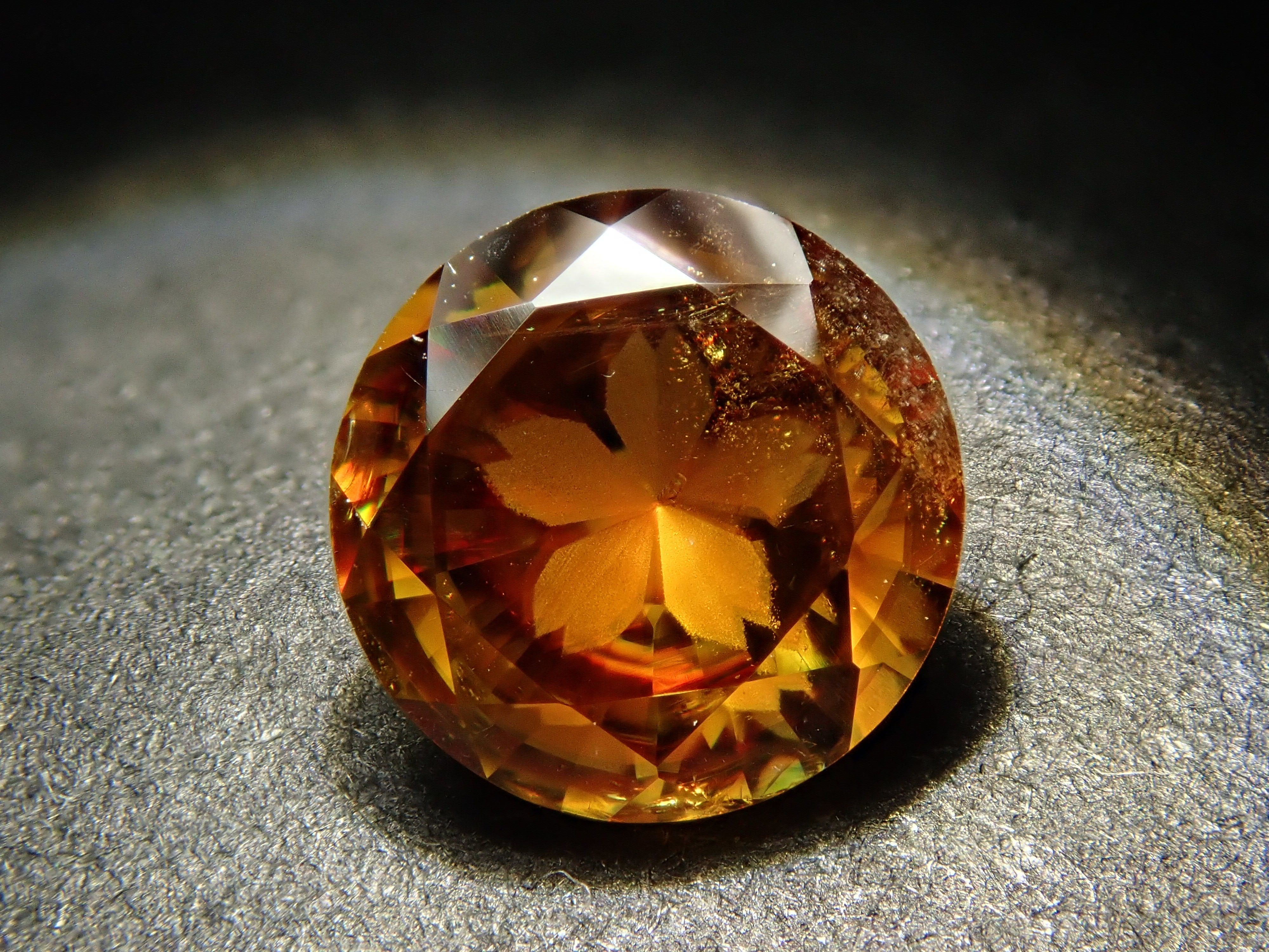 【1/16 22時販売】マダガスカル産スフェーン 6.0mm/0.868ctルース