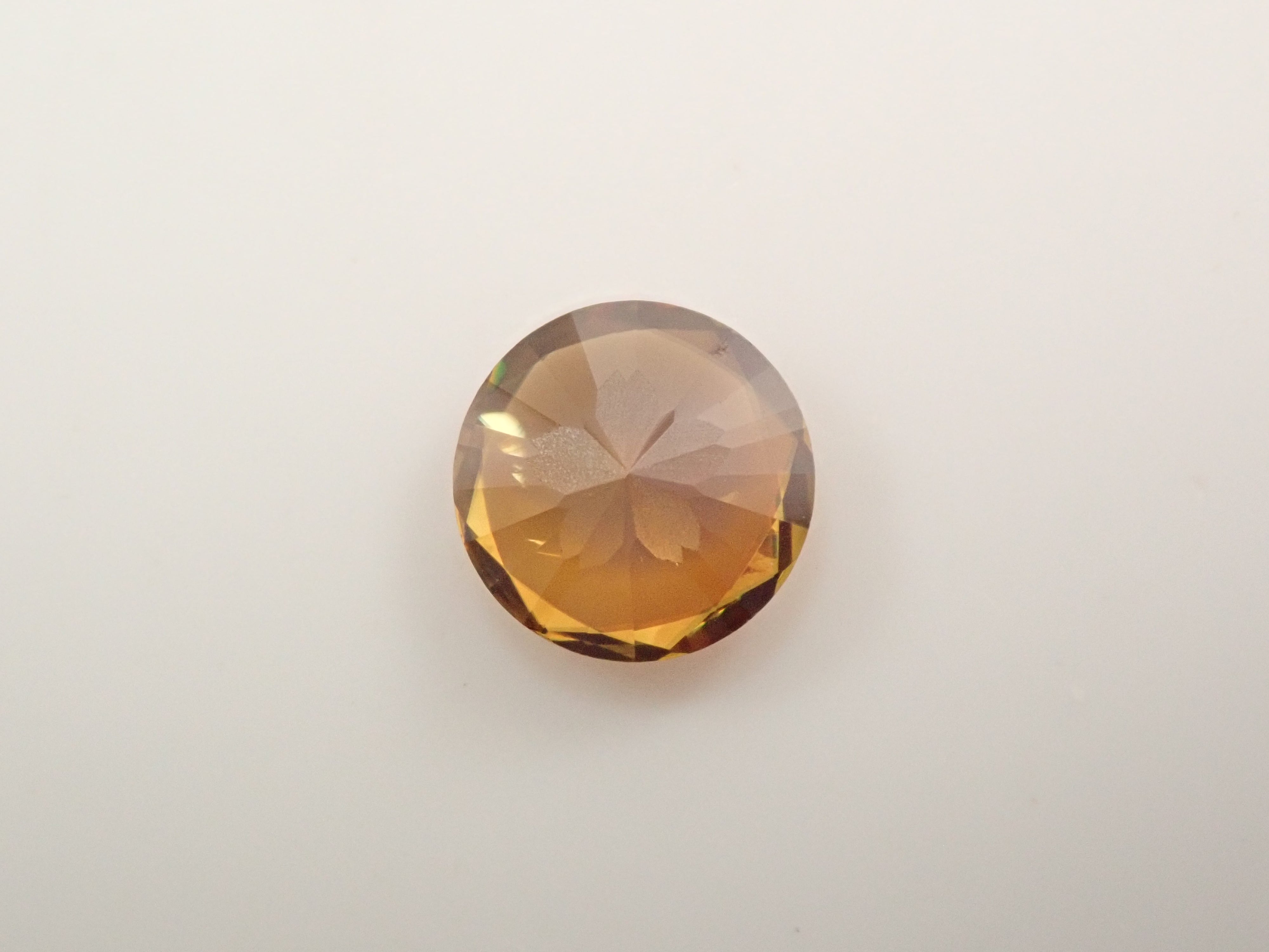 【抽選販売0123_03】【さくらインカット】マダガスカル産スフェーン 6.0mm/0.865ctルース