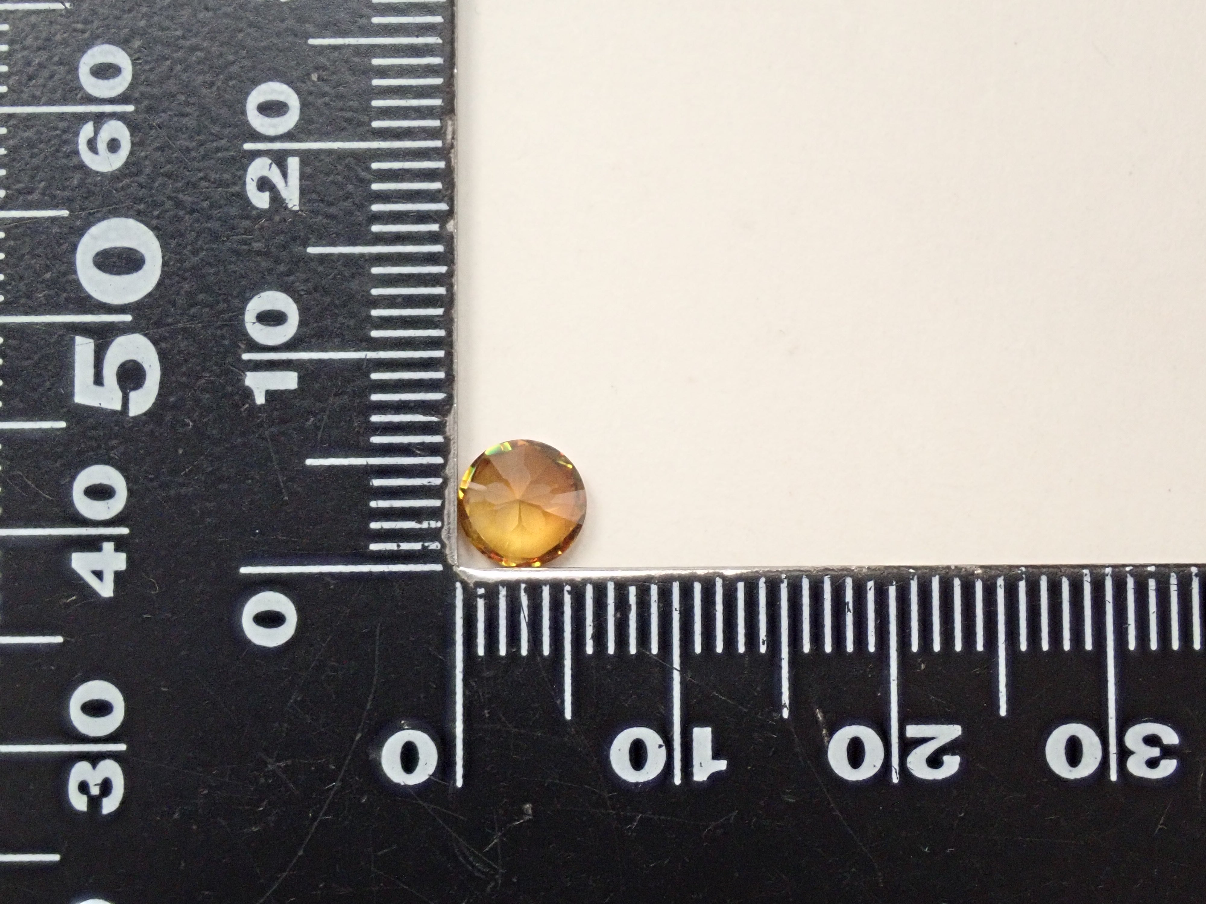 【抽選販売0123_03】【さくらインカット】マダガスカル産スフェーン 6.0mm/0.865ctルース