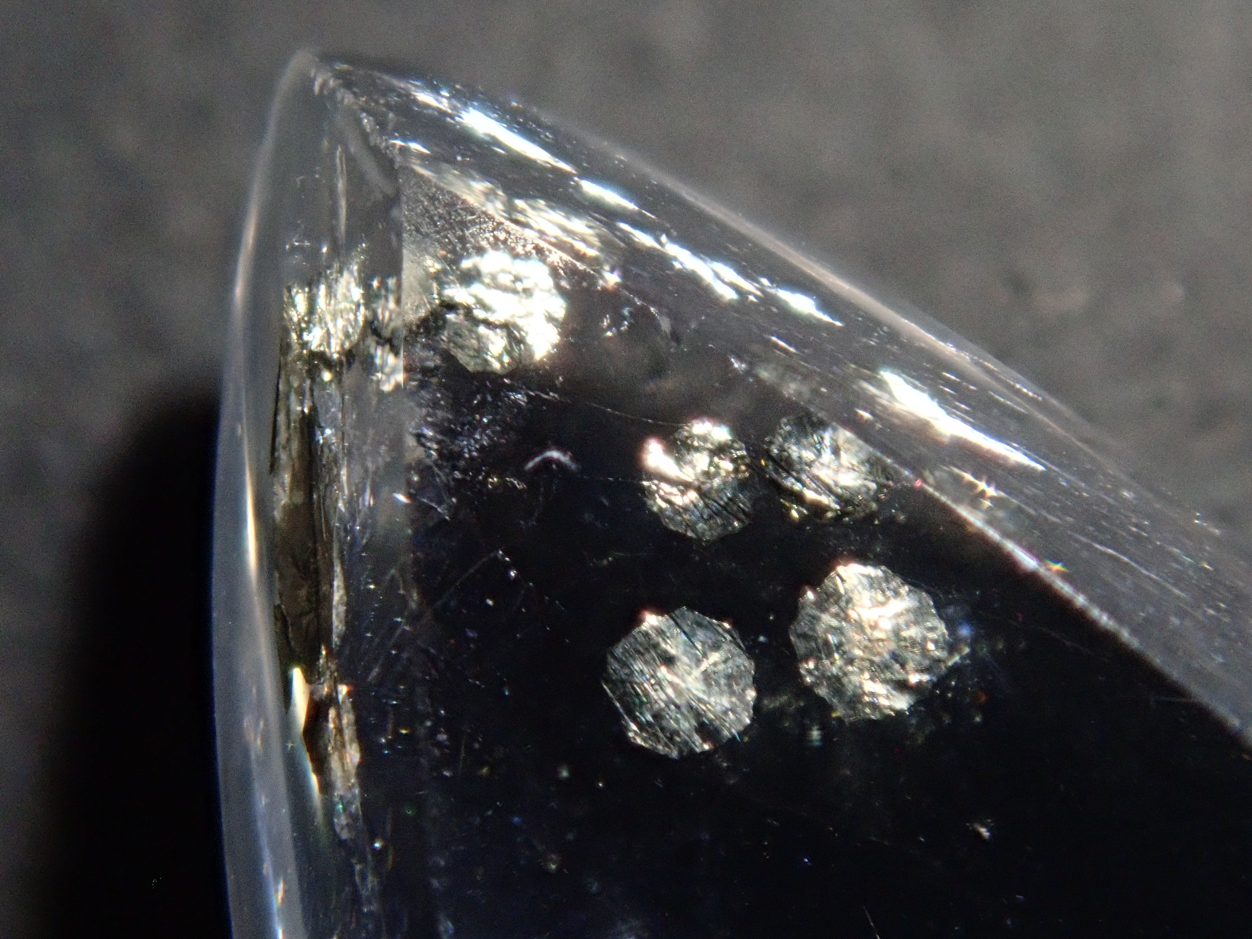 【12/30 22時販売】ブラジル産パイライトインクォーツ 9.477ctルース