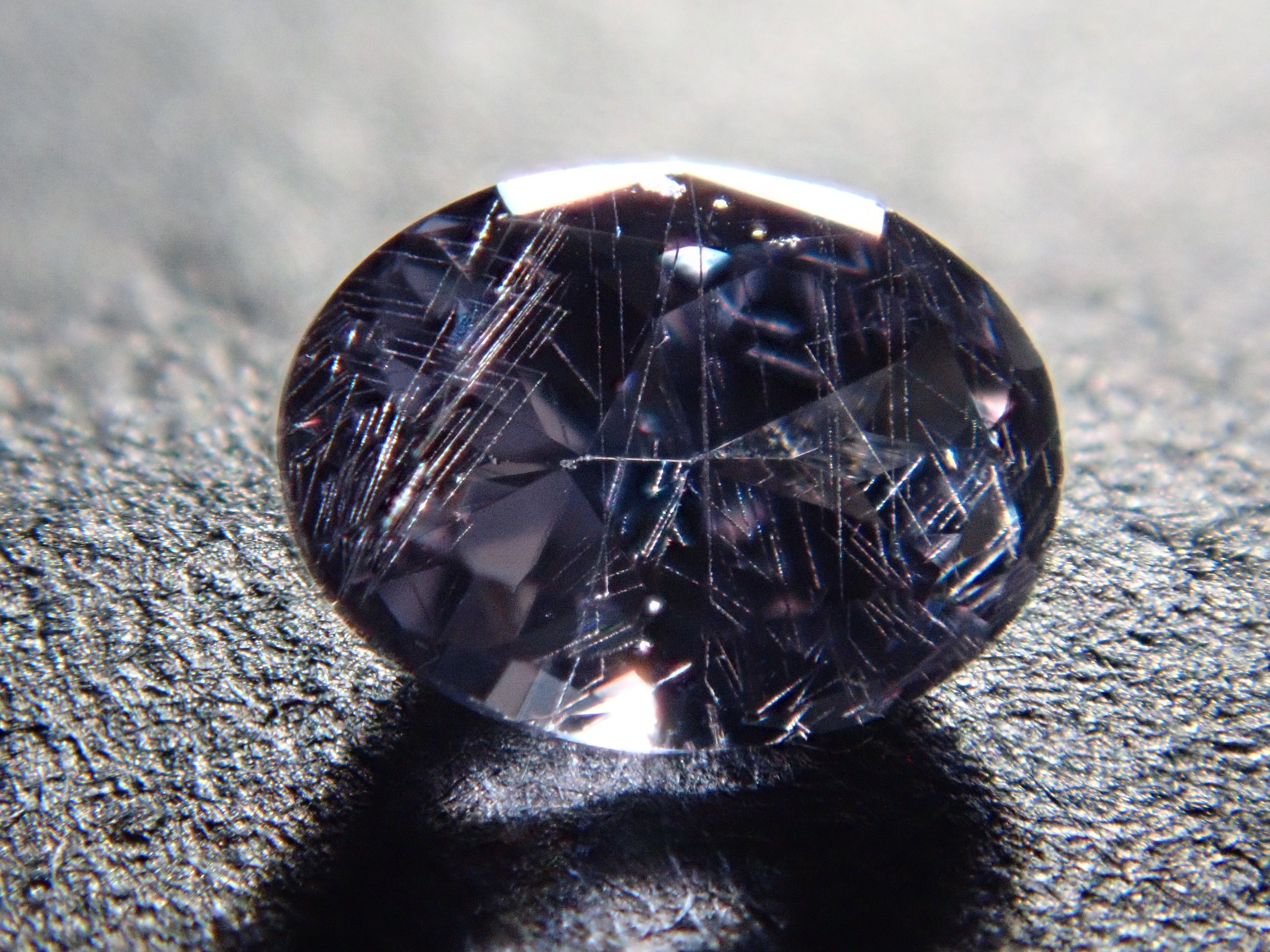 【1/1 22時販売】マダガスカル産ベキリーブルーガーネット(カラーチェンジガーネット) 0.221ctルース