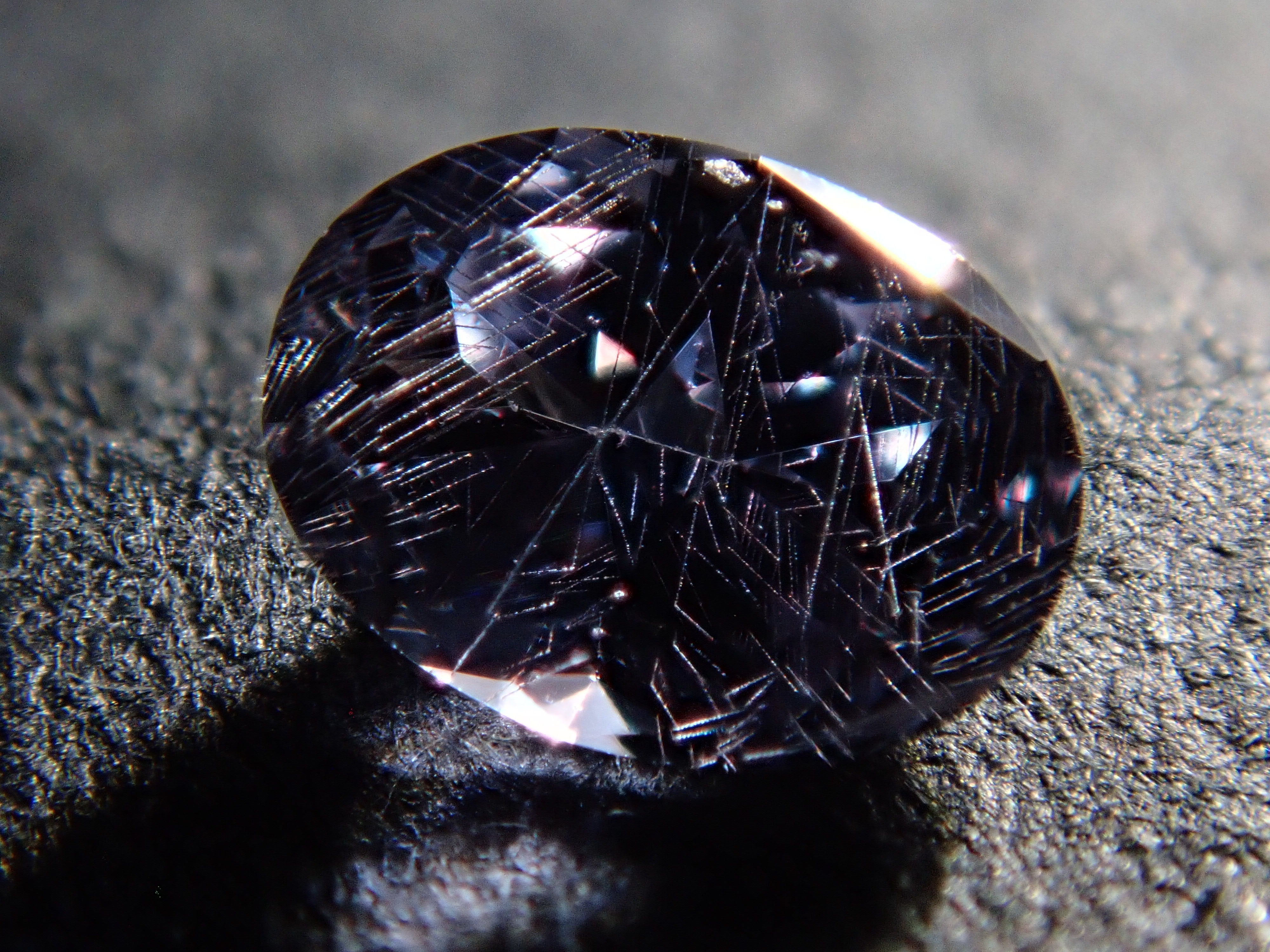 【1/1 22時販売】マダガスカル産ベキリーブルーガーネット(カラーチェンジガーネット) 0.221ctルース